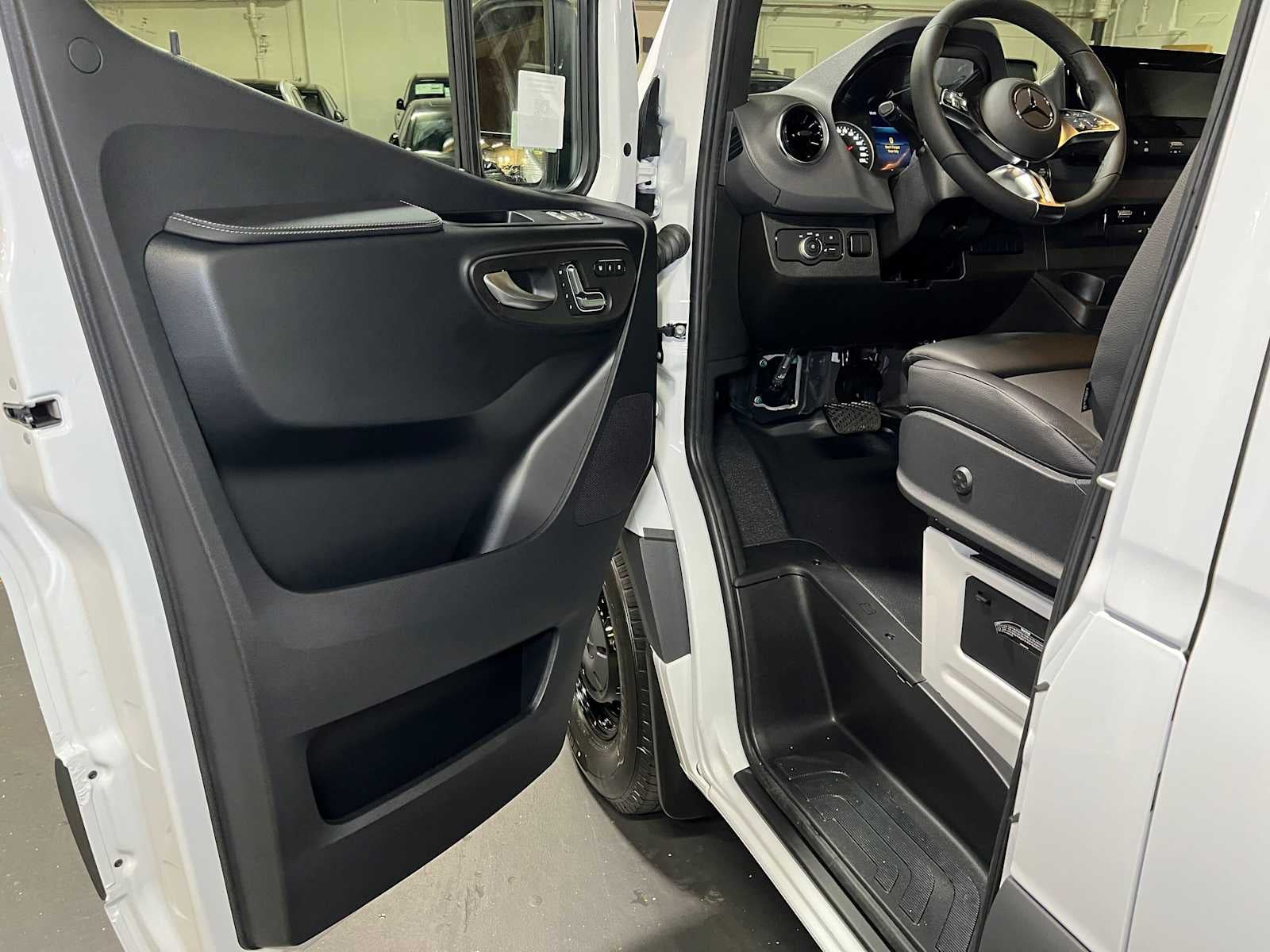 2026 Mercedes-Benz Sprinter Cargo 2500 High Roof I4 Diesel 170 RWD