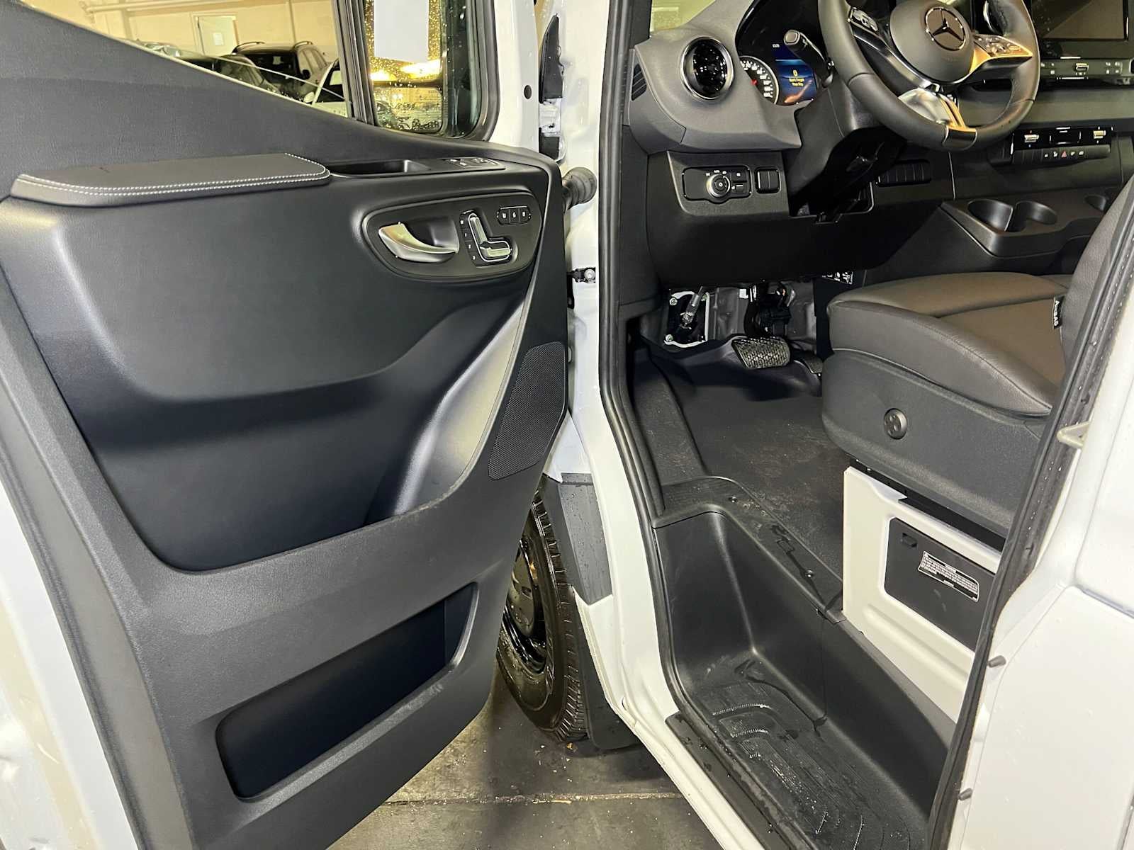 2026 Mercedes-Benz Sprinter Cargo 2500 High Roof I4 Diesel 170 RWD