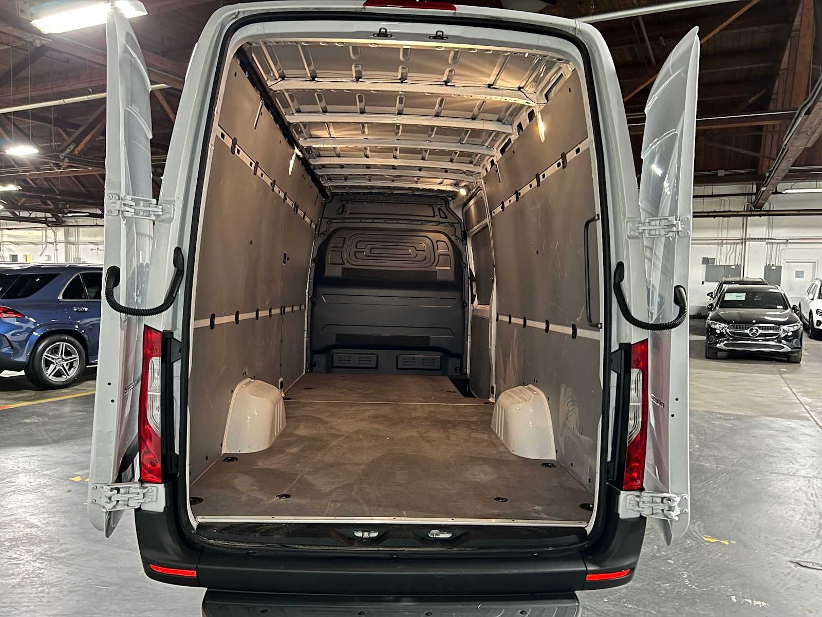 2025 Mercedes-Benz Sprinter Cargo Van 2500 High Roof I4 Diesel 170 RWD