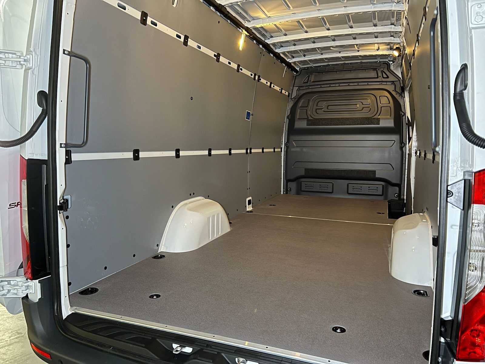 2026 Mercedes-Benz Sprinter 2500 High Roof I4 Diesel 170 RWD