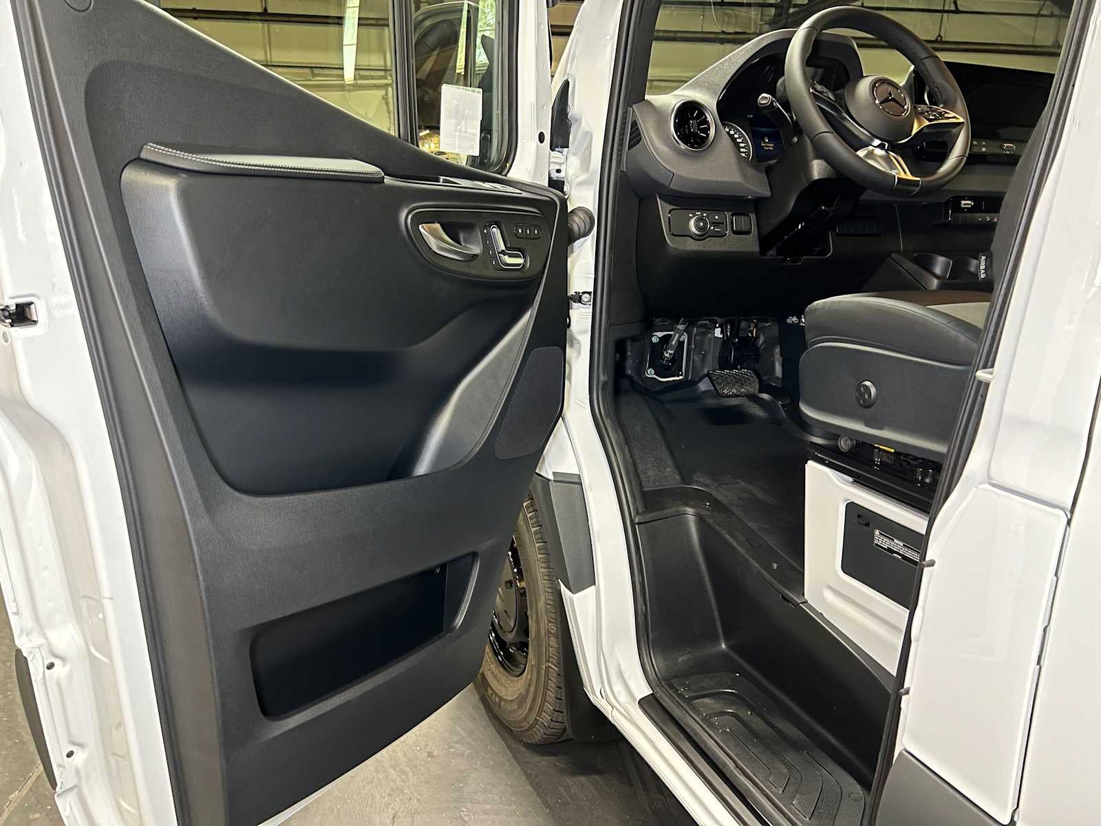 2026 Mercedes-Benz Sprinter 2500 High Roof I4 Diesel 170 RWD