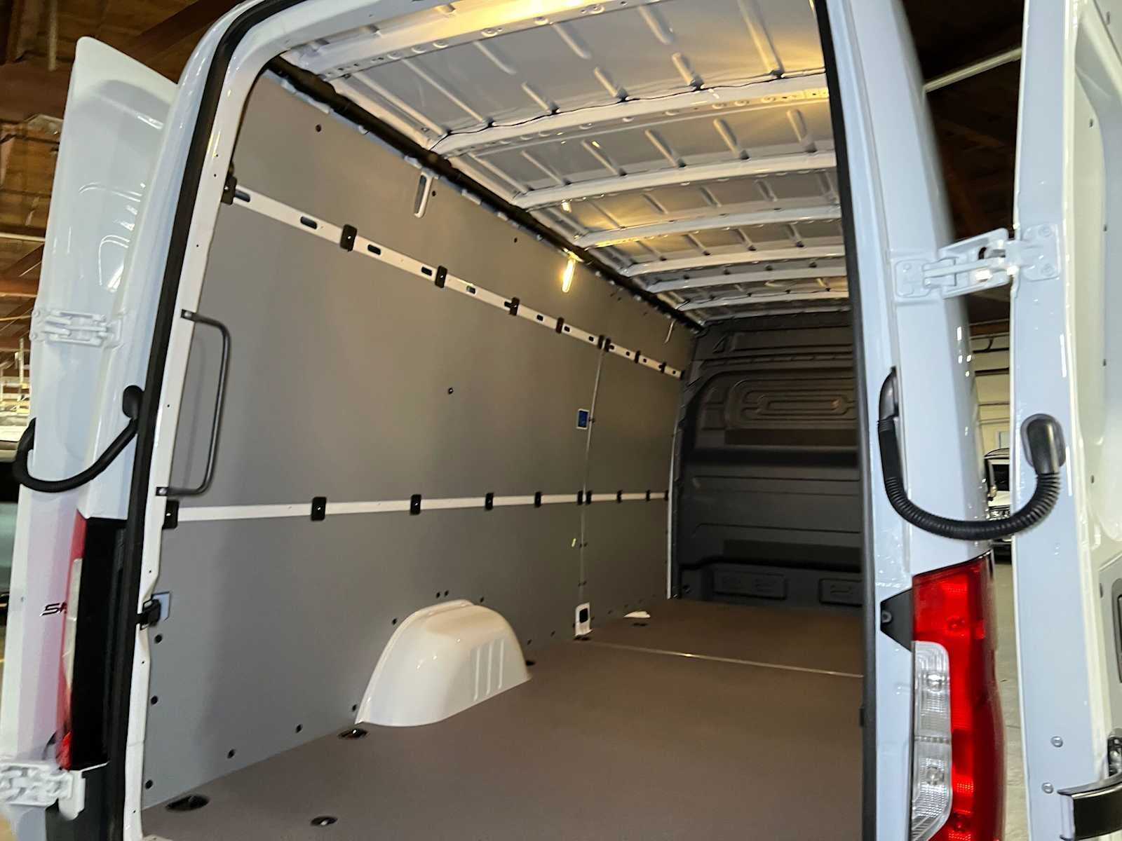2027 Mercedes-Benz Sprinter Cargo 2500 High Roof I4 Diesel 170 RWD