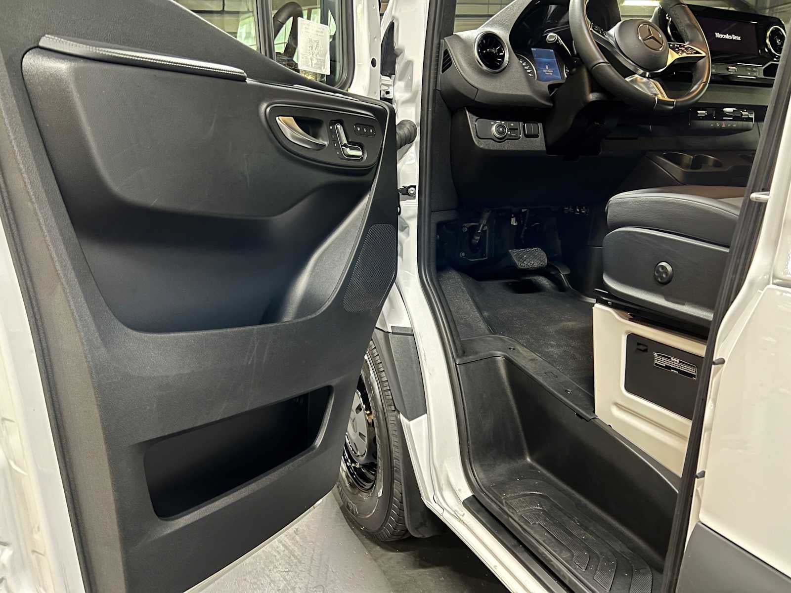 2026 Mercedes-Benz Sprinter 2500 High Roof I4 Diesel 170 RWD