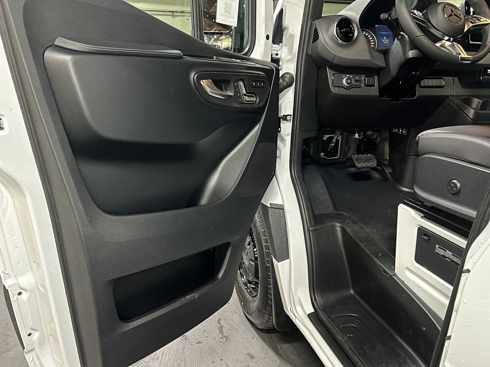 2026 Mercedes-Benz Sprinter 2500 High Roof I4 Diesel 170 RWD