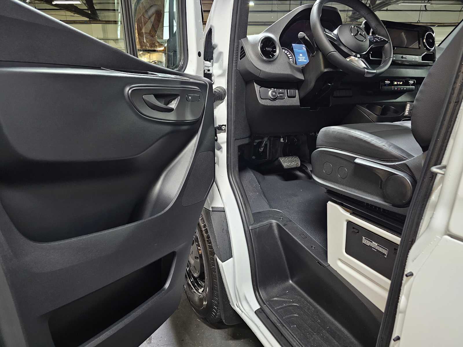 2026 Mercedes-Benz Sprinter 2500 High Roof I4 Diesel 170 RWD