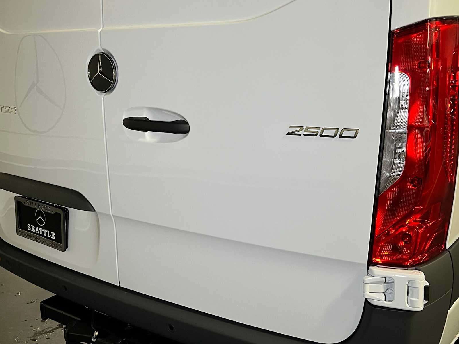 2026 Mercedes-Benz Sprinter 2500 High Roof I4 Diesel 170 RWD