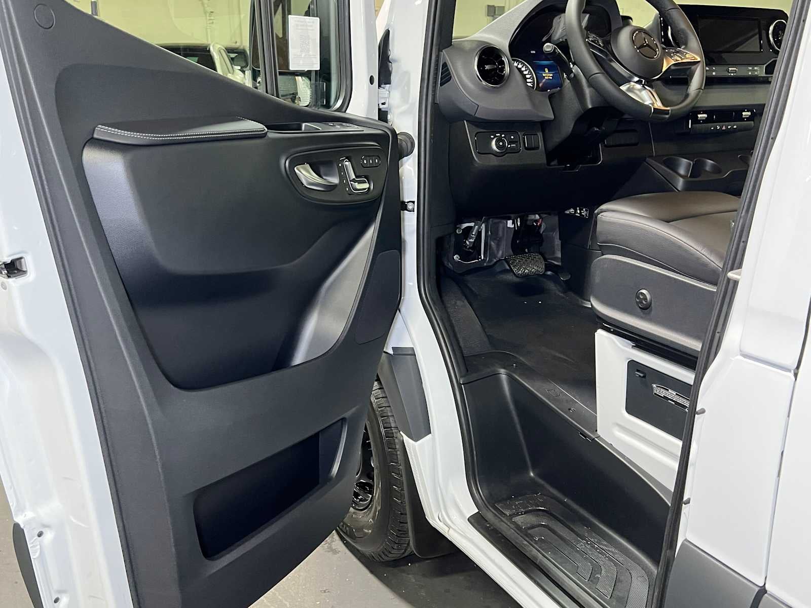 2026 Mercedes-Benz Sprinter 2500 High Roof I4 Diesel 170 RWD