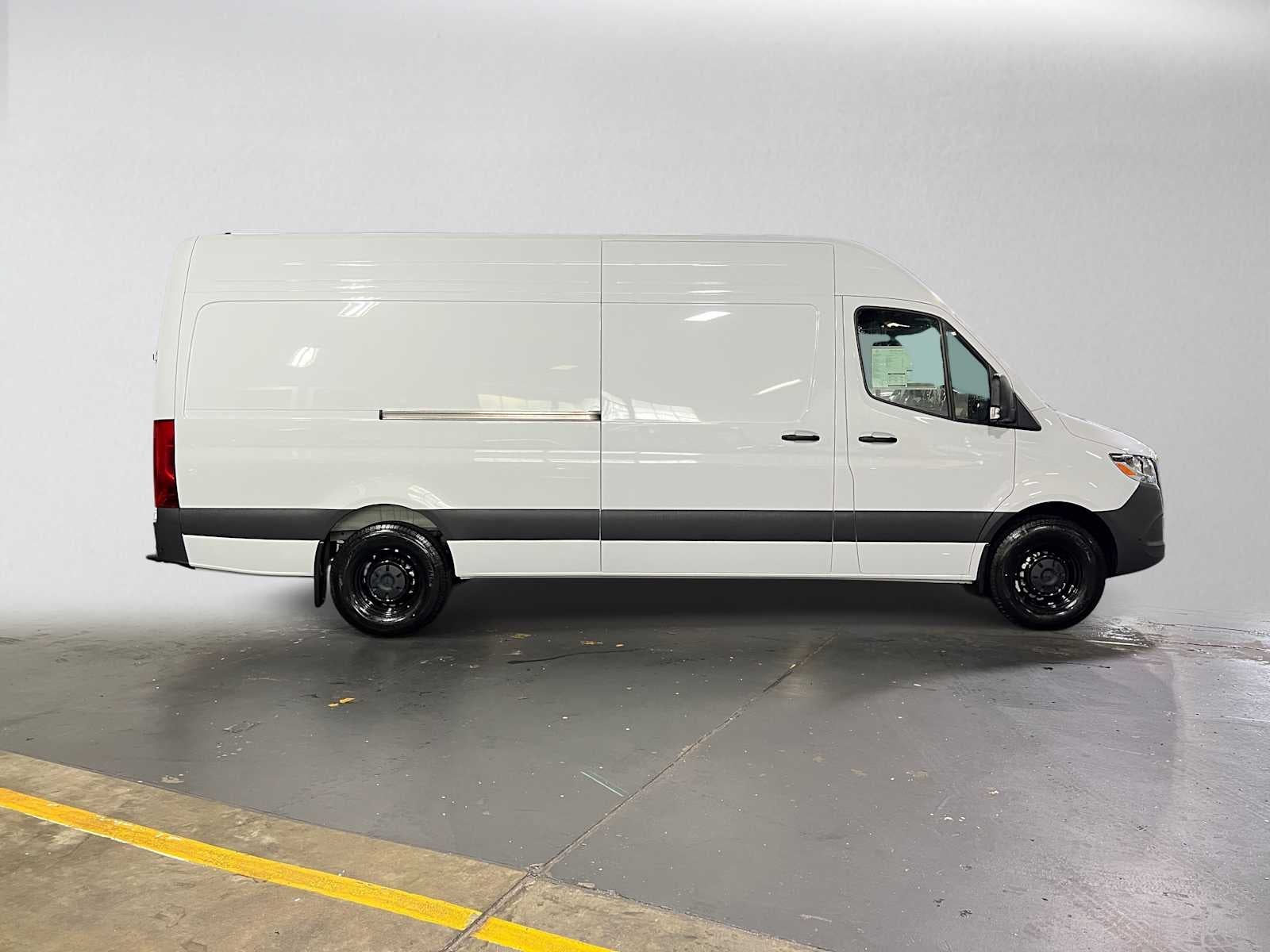 2026 Mercedes-Benz Sprinter Cargo 2500 High Roof I4 Diesel 170 RWD