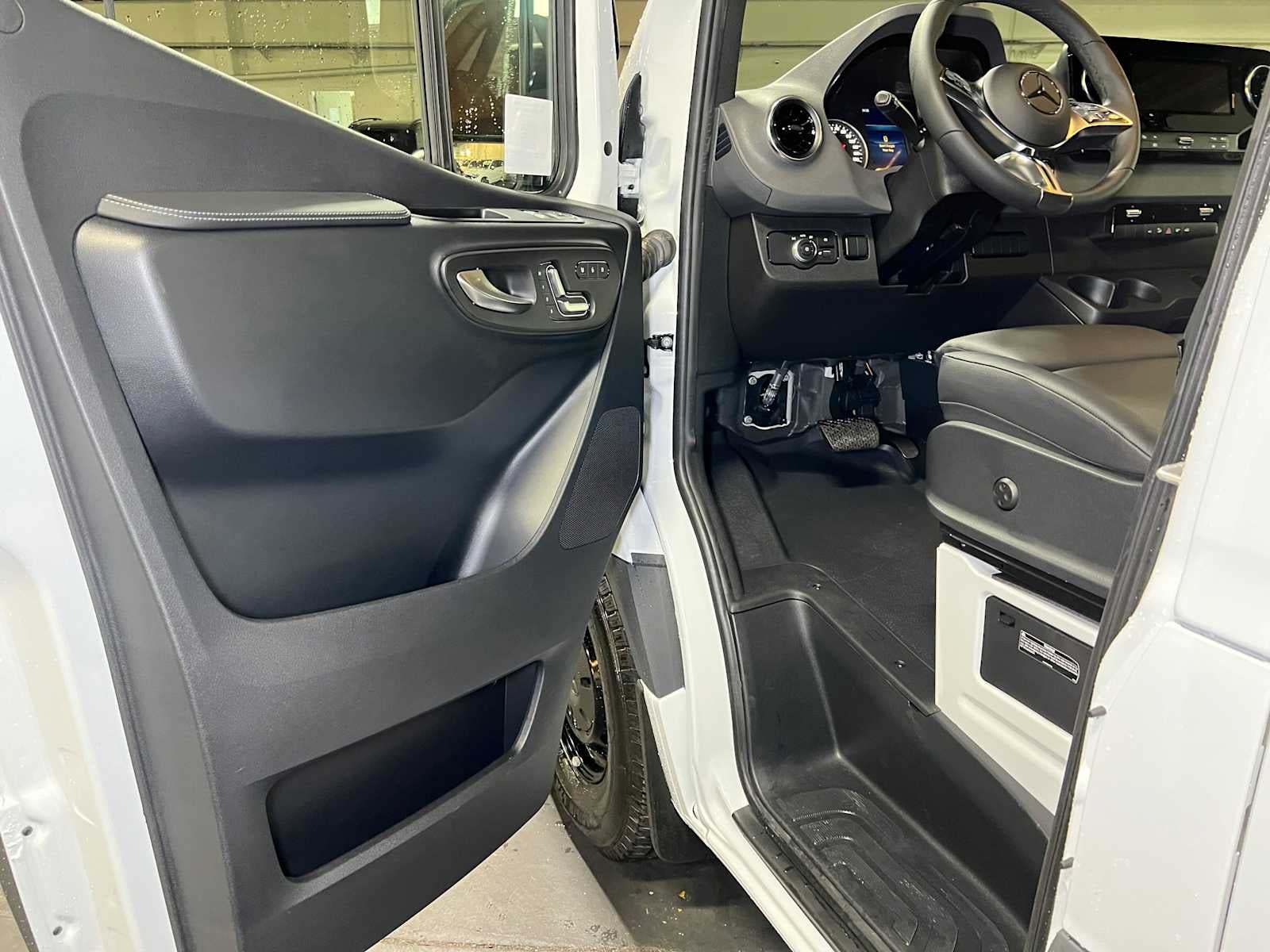 2026 Mercedes-Benz Sprinter Cargo 2500 High Roof I4 Diesel 170 RWD
