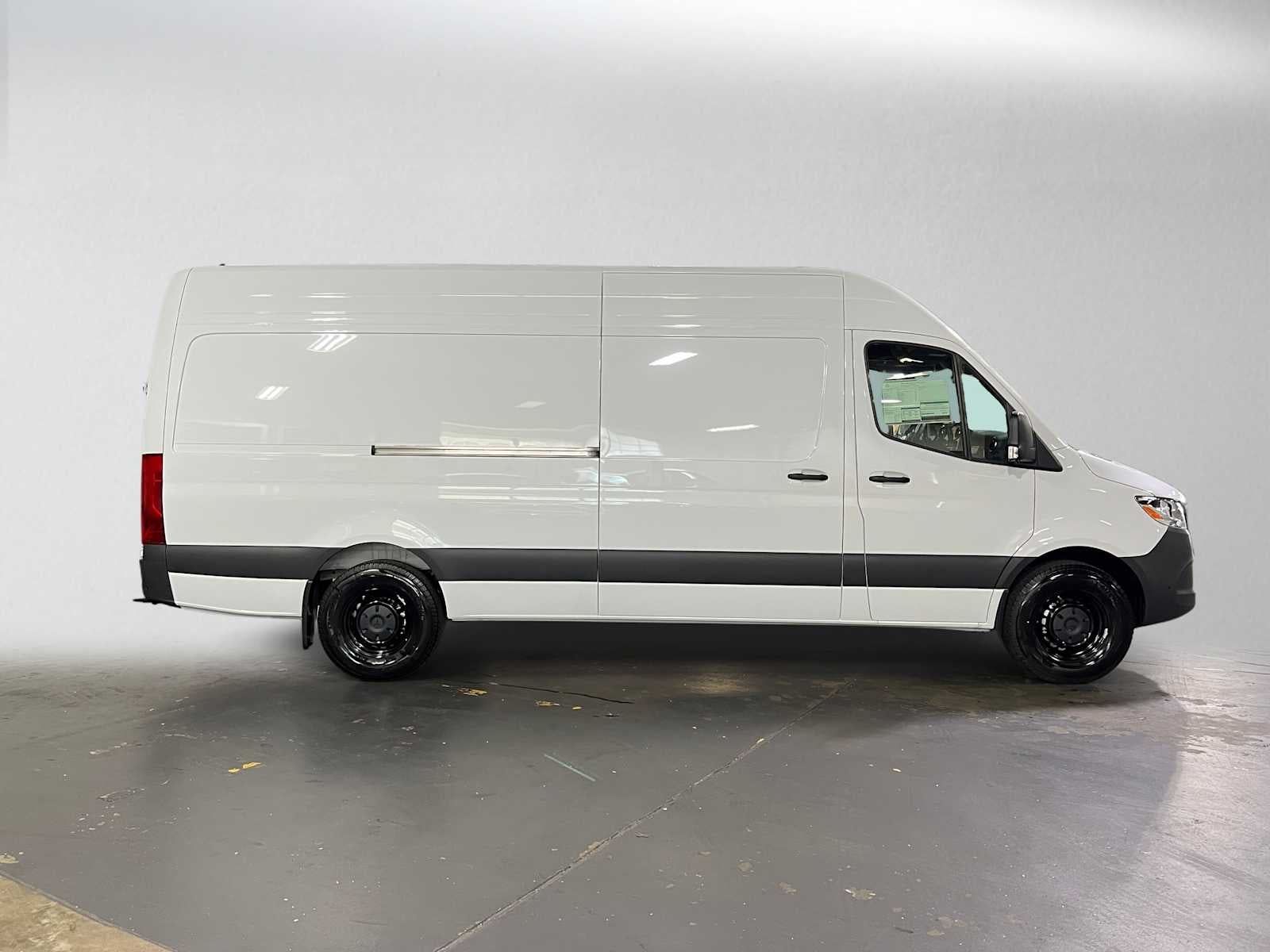 2026 Mercedes-Benz Sprinter 2500 High Roof I4 Diesel 170 RWD