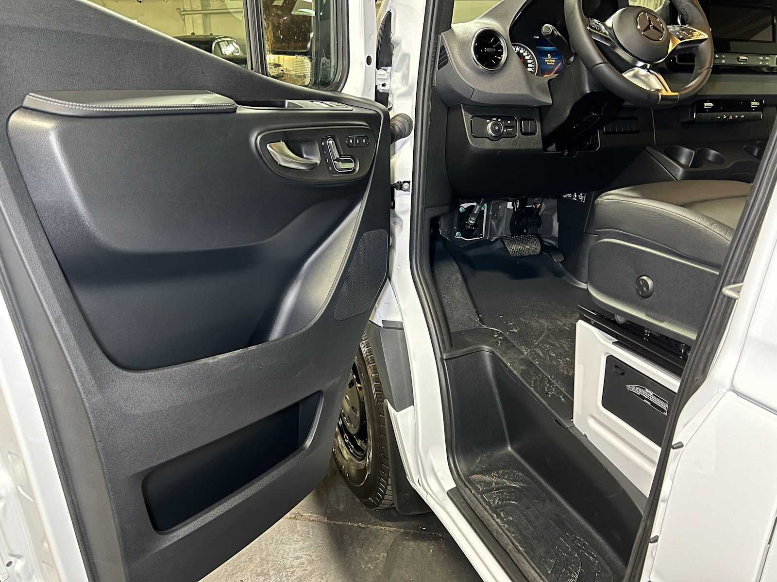 2026 Mercedes-Benz Sprinter 2500 High Roof I4 Diesel 170 RWD