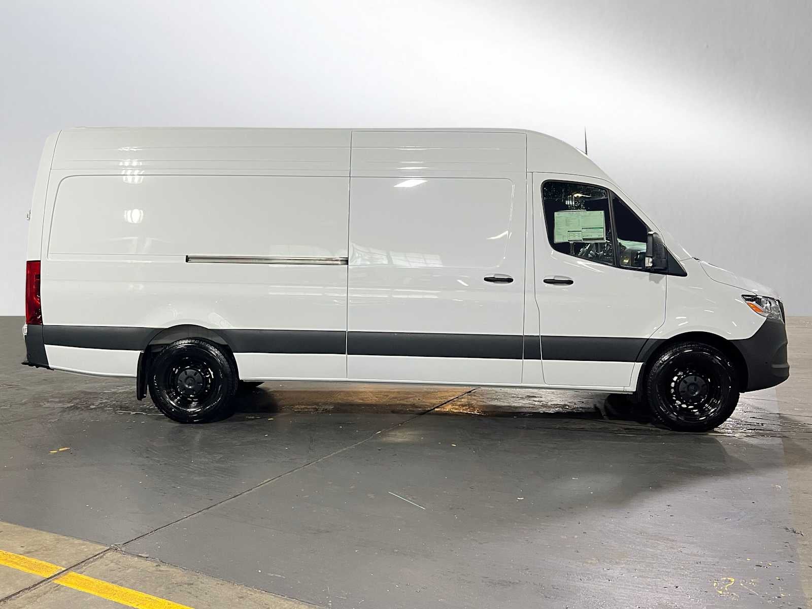 2026 Mercedes-Benz Sprinter 2500 High Roof I4 Diesel 170 RWD