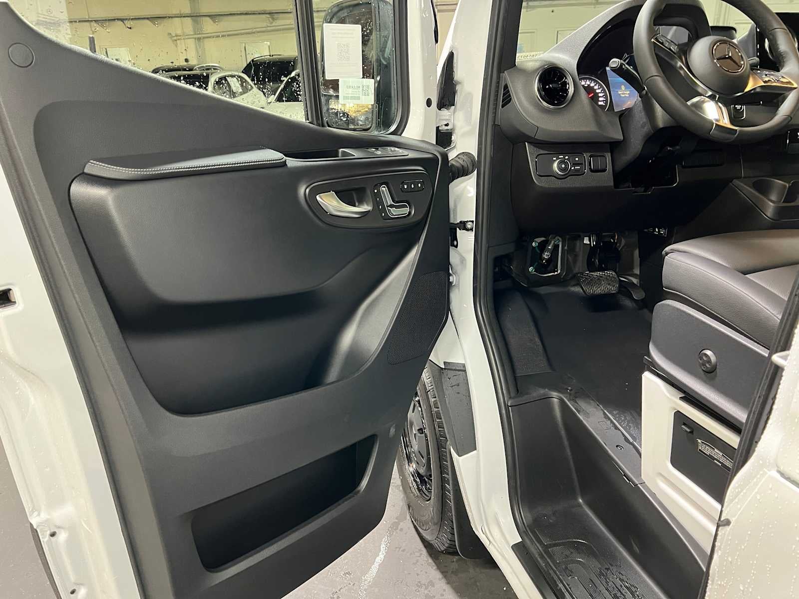 2026 Mercedes-Benz Sprinter 2500 High Roof I4 Diesel 170 RWD