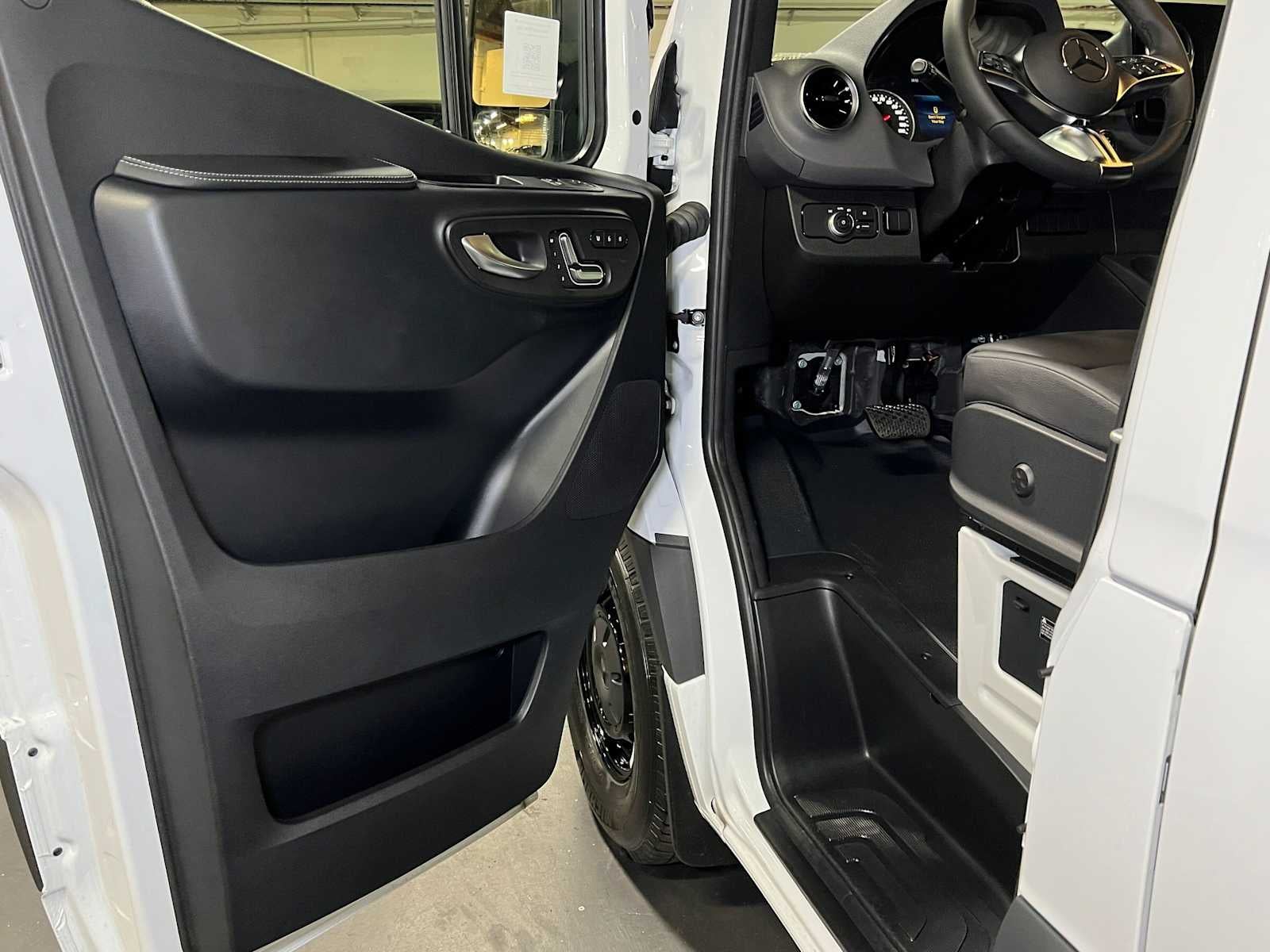 2026 Mercedes-Benz Sprinter Cargo 2500 High Roof I4 Diesel 170 RWD