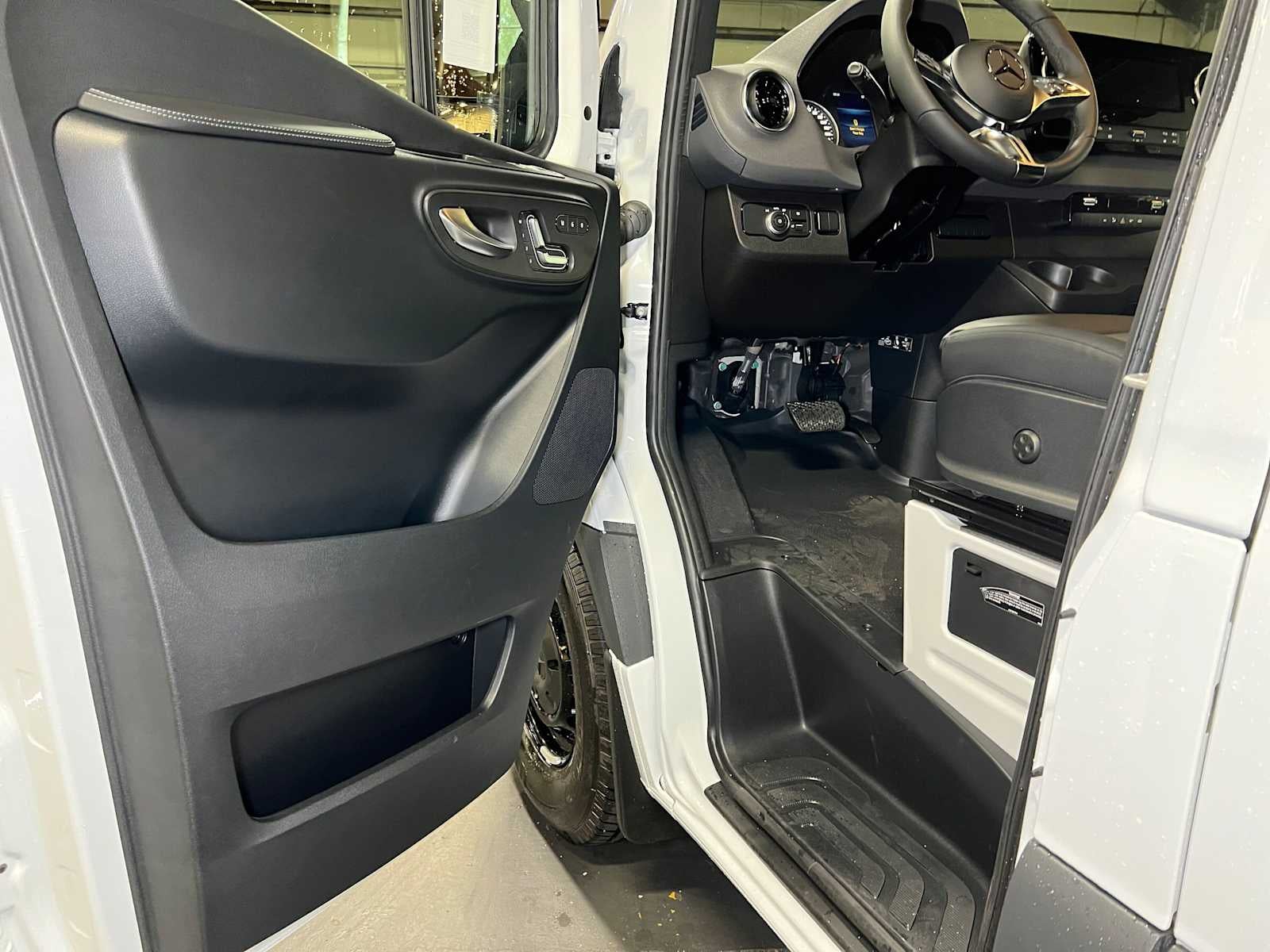 2026 Mercedes-Benz Sprinter Cargo 2500 High Roof I4 Diesel 170 RWD
