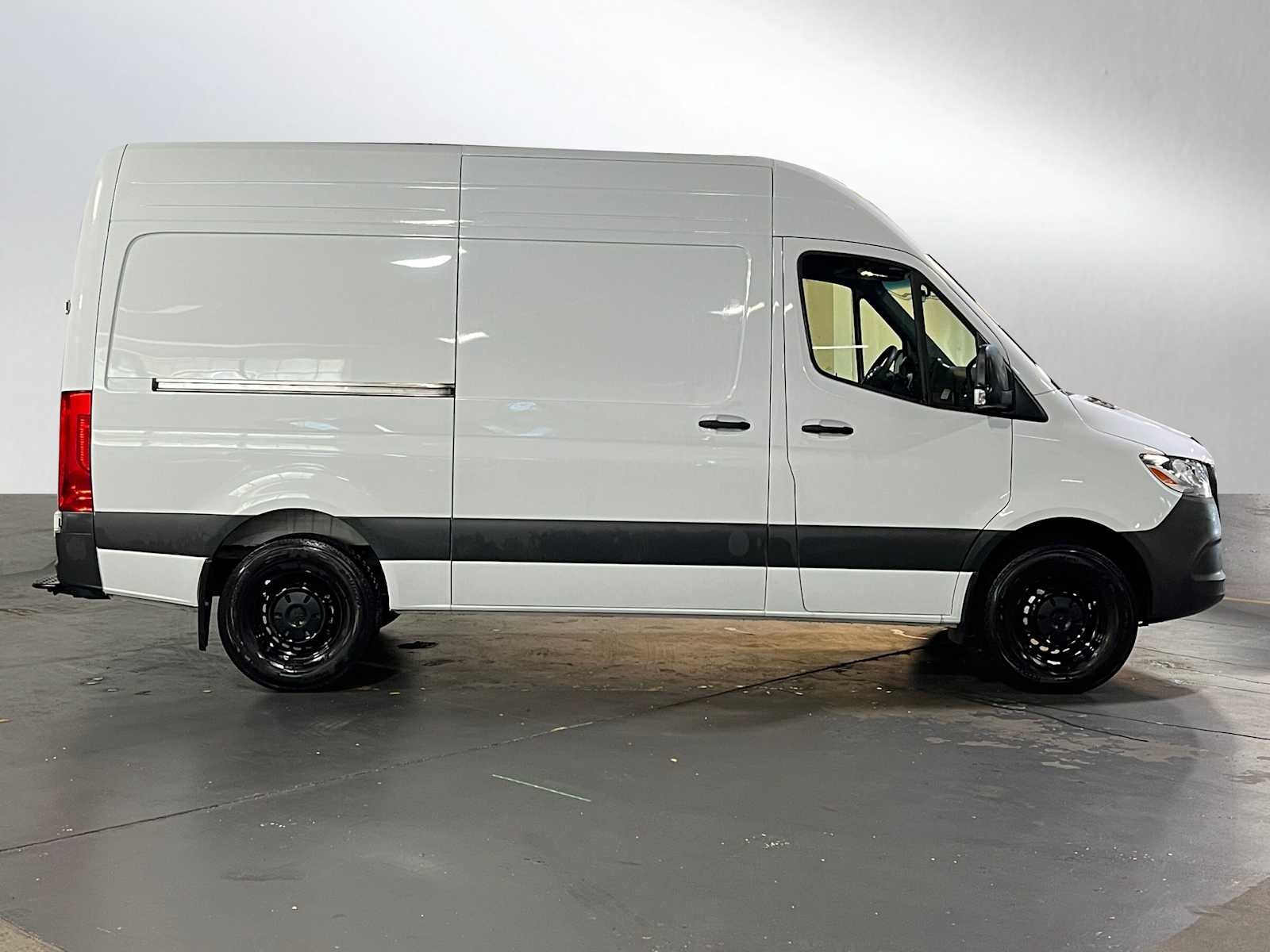 2025 Mercedes-Benz Sprinter Cargo Van 2500 Standard Roof I4 Diesel HO 144" RWD