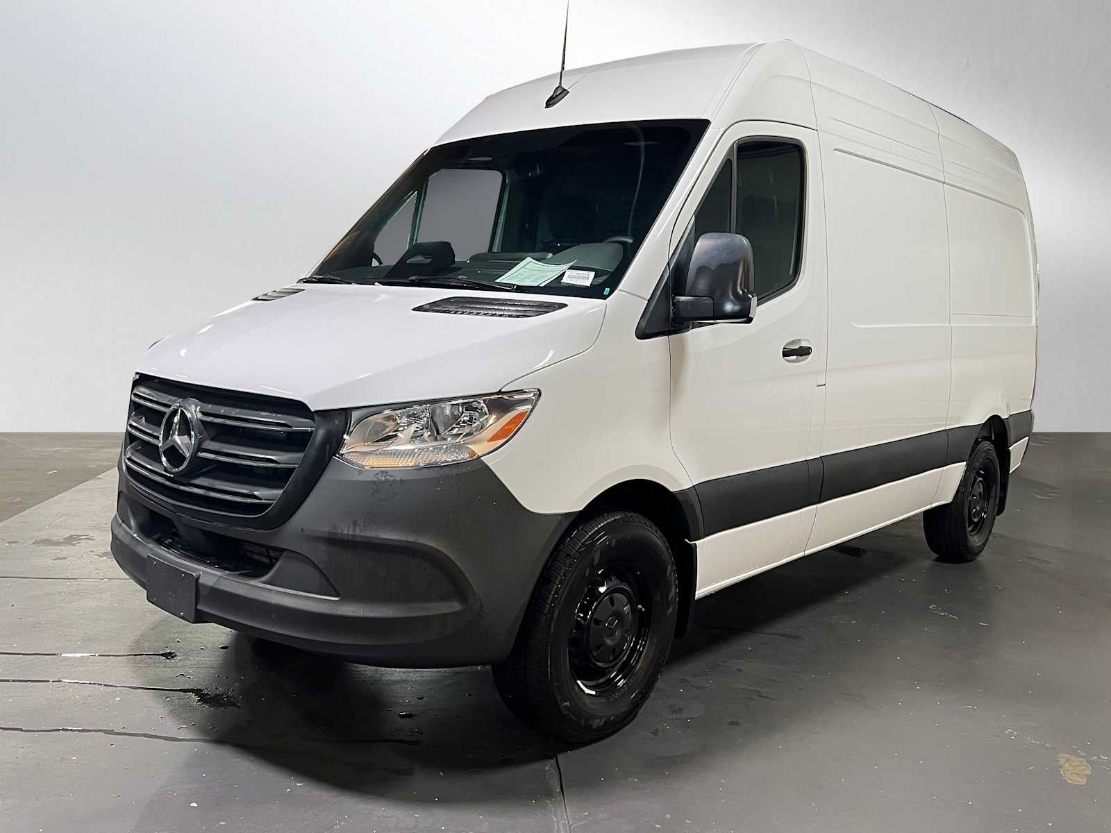 2025 Mercedes-Benz Sprinter Cargo Van 2500 Standard Roof I4 Diesel HO 144" RWD