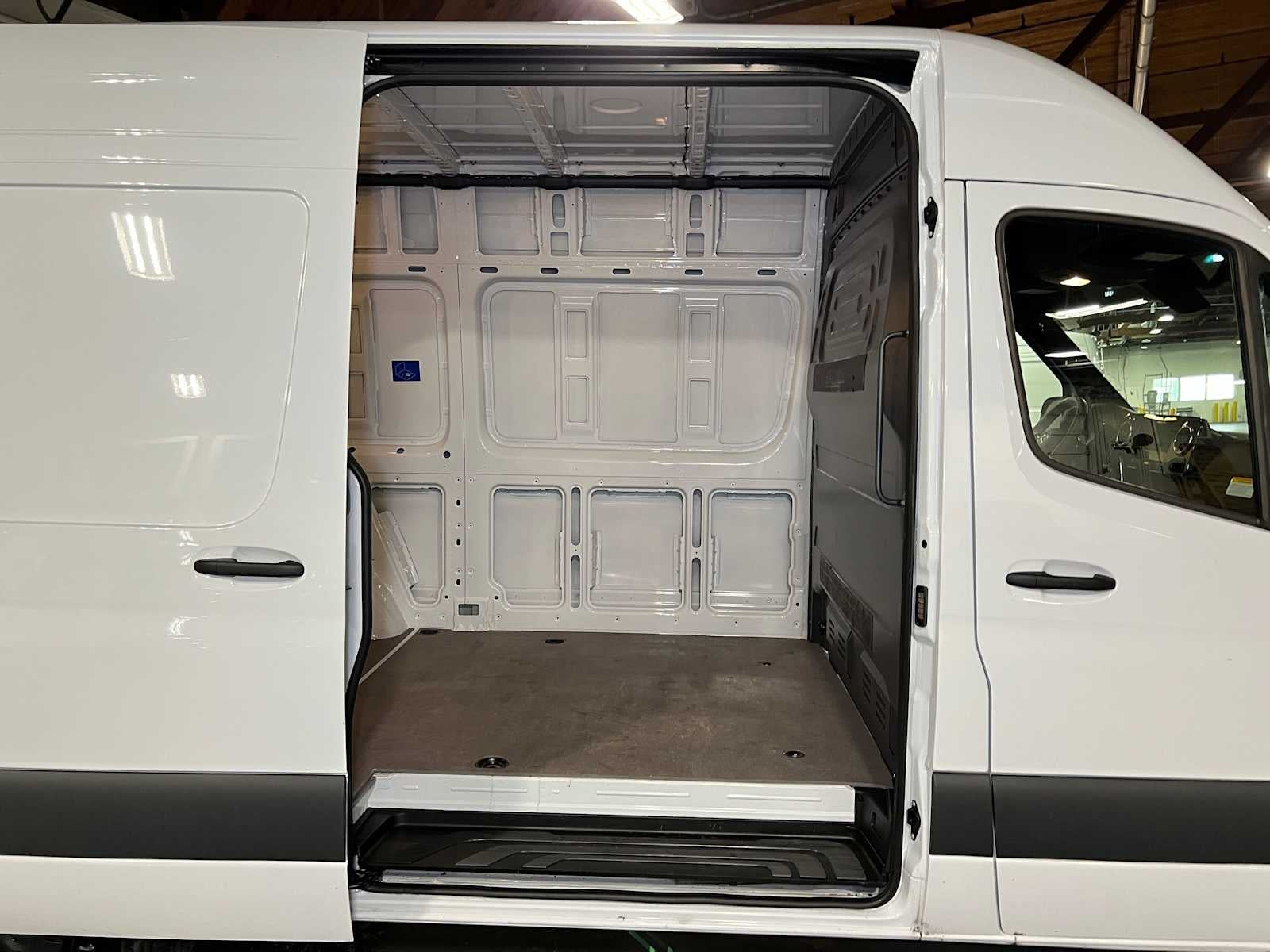 2026 Mercedes-Benz Sprinter 2500 Standard Roof I4 Diesel HO 144 RWD