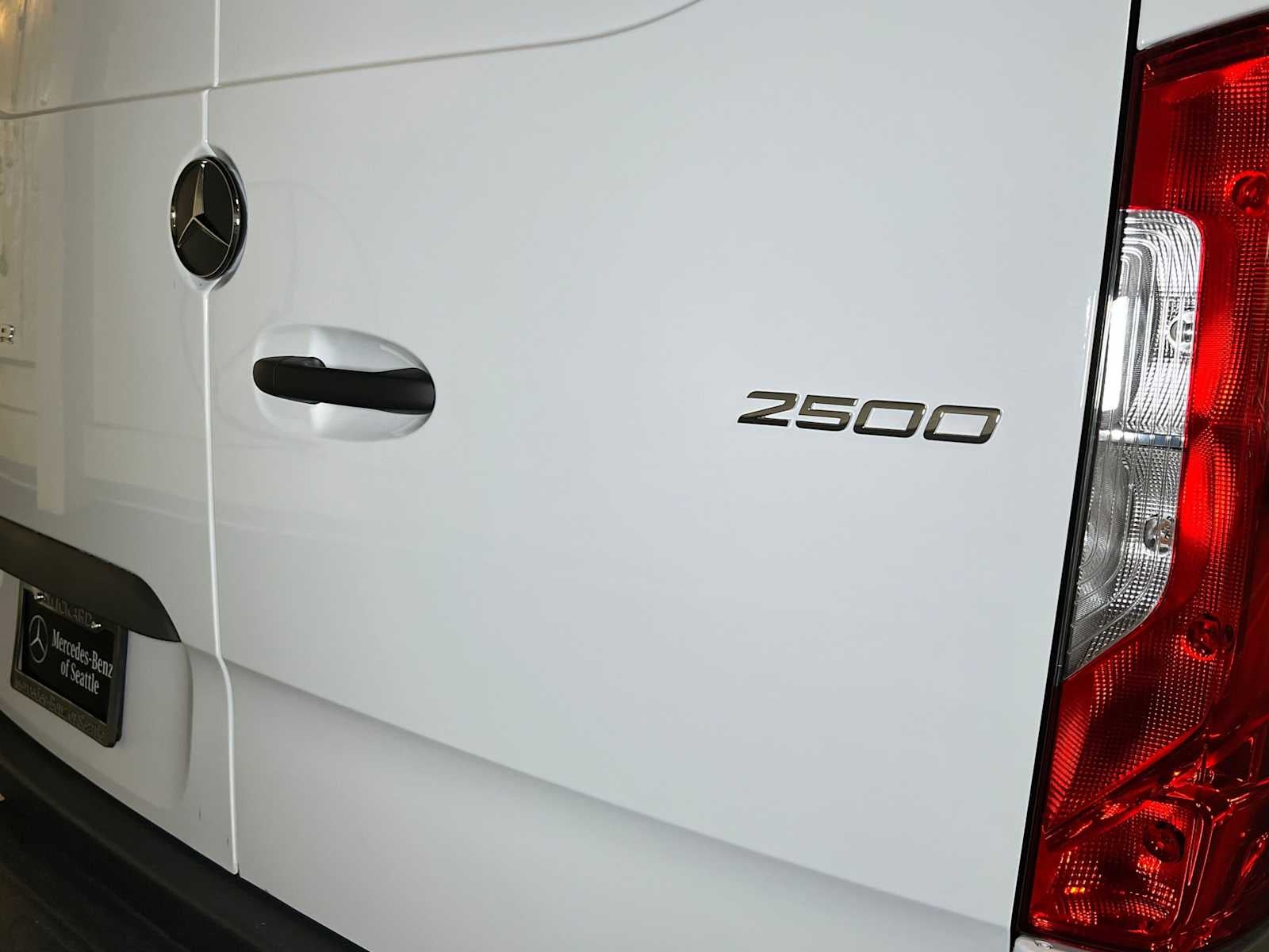 2026 Mercedes-Benz Sprinter 2500 Standard Roof I4 Diesel HO 144 RWD