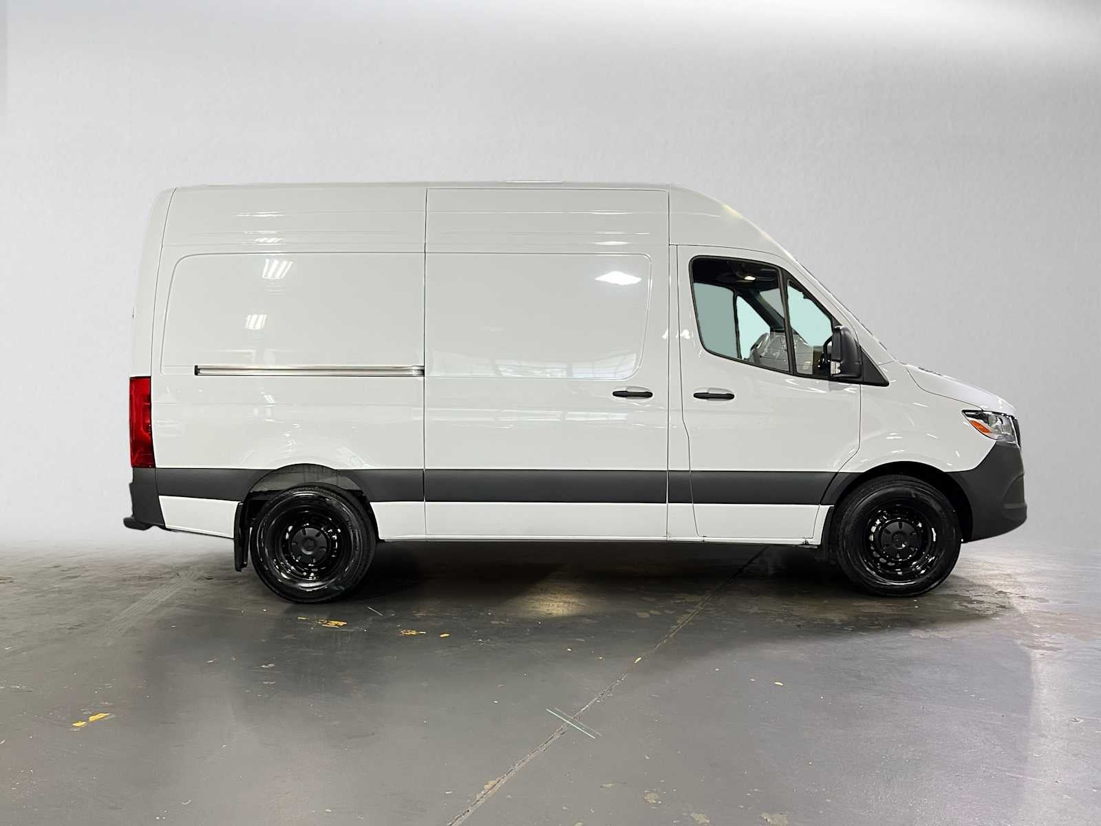 2026 Mercedes-Benz Sprinter 2500 Standard Roof I4 Diesel HO 144 RWD