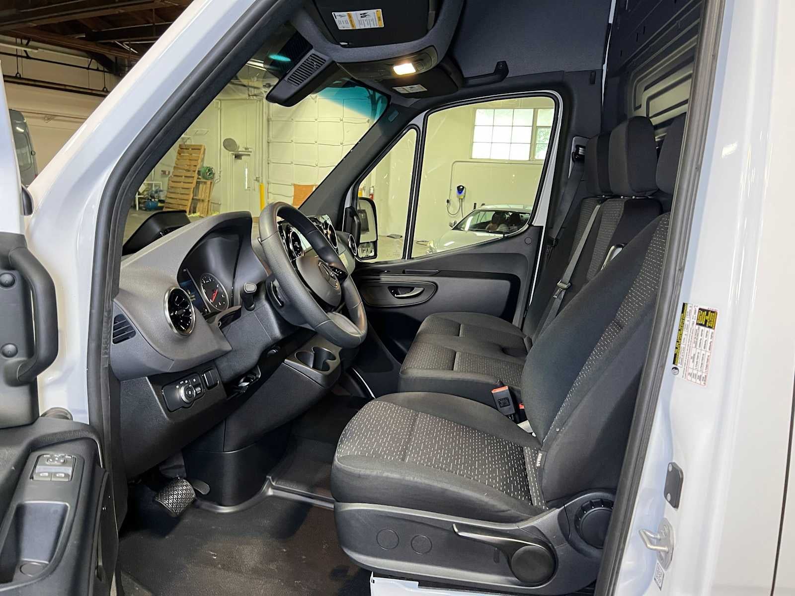 2026 Mercedes-Benz Sprinter 2500 Standard Roof I4 Diesel HO 144 RWD