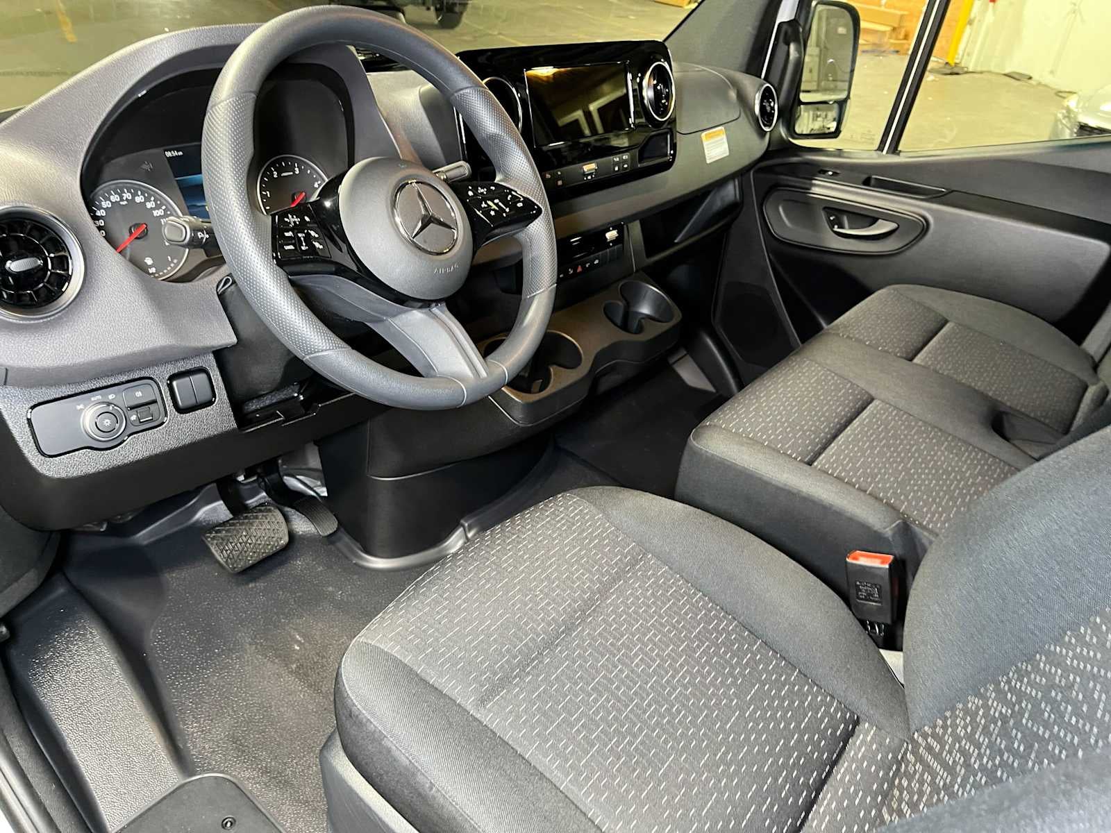 2026 Mercedes-Benz Sprinter 2500 Standard Roof I4 Diesel HO 144 RWD