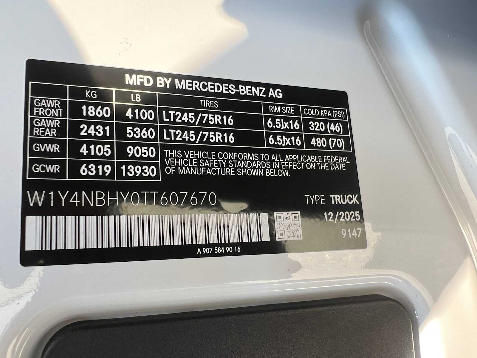 2026 Mercedes-Benz Sprinter 2500 Standard Roof I4 Diesel HO 144 RWD