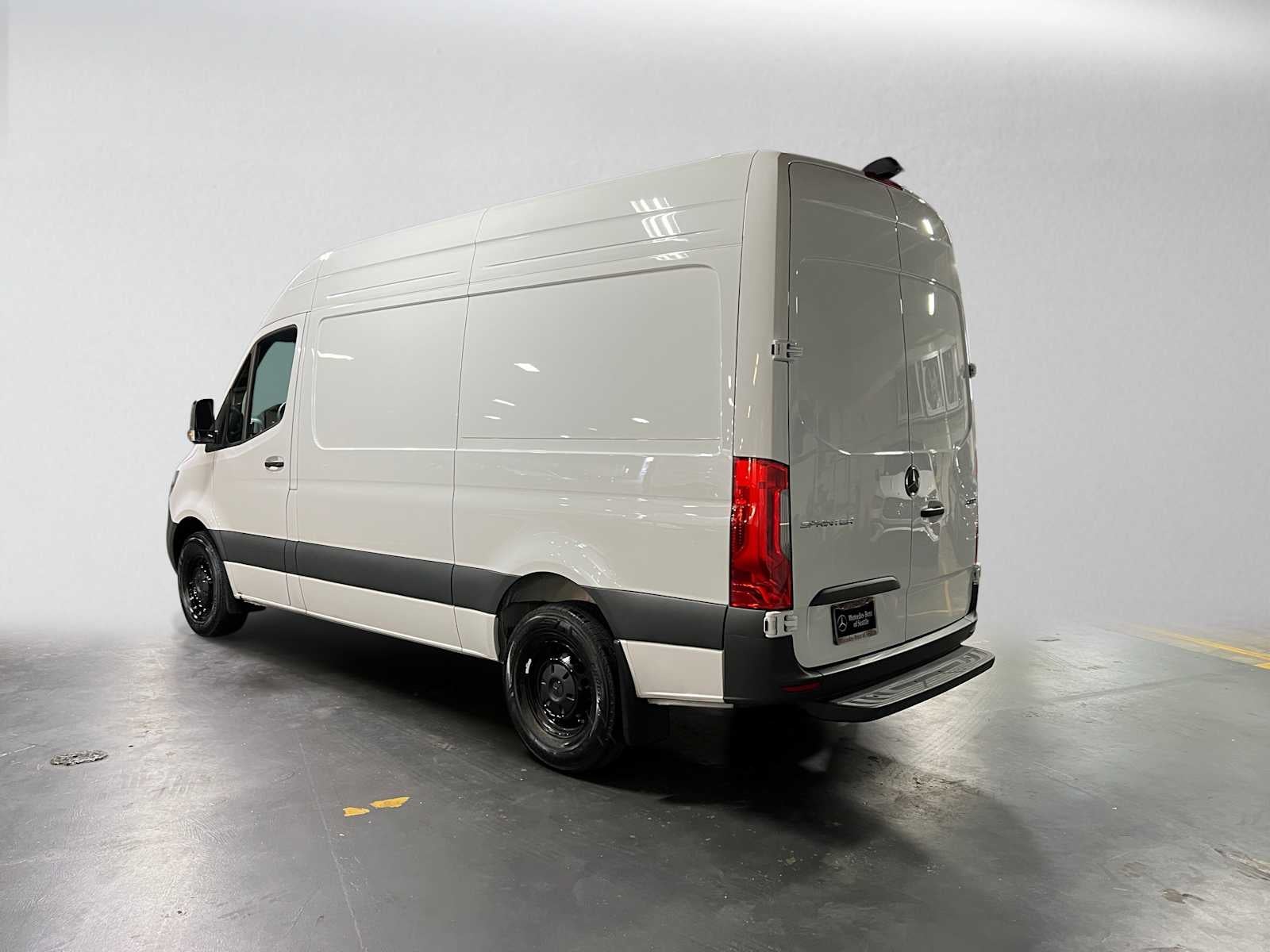 2026 Mercedes-Benz Sprinter 2500 Standard Roof I4 Diesel HO 144 RWD