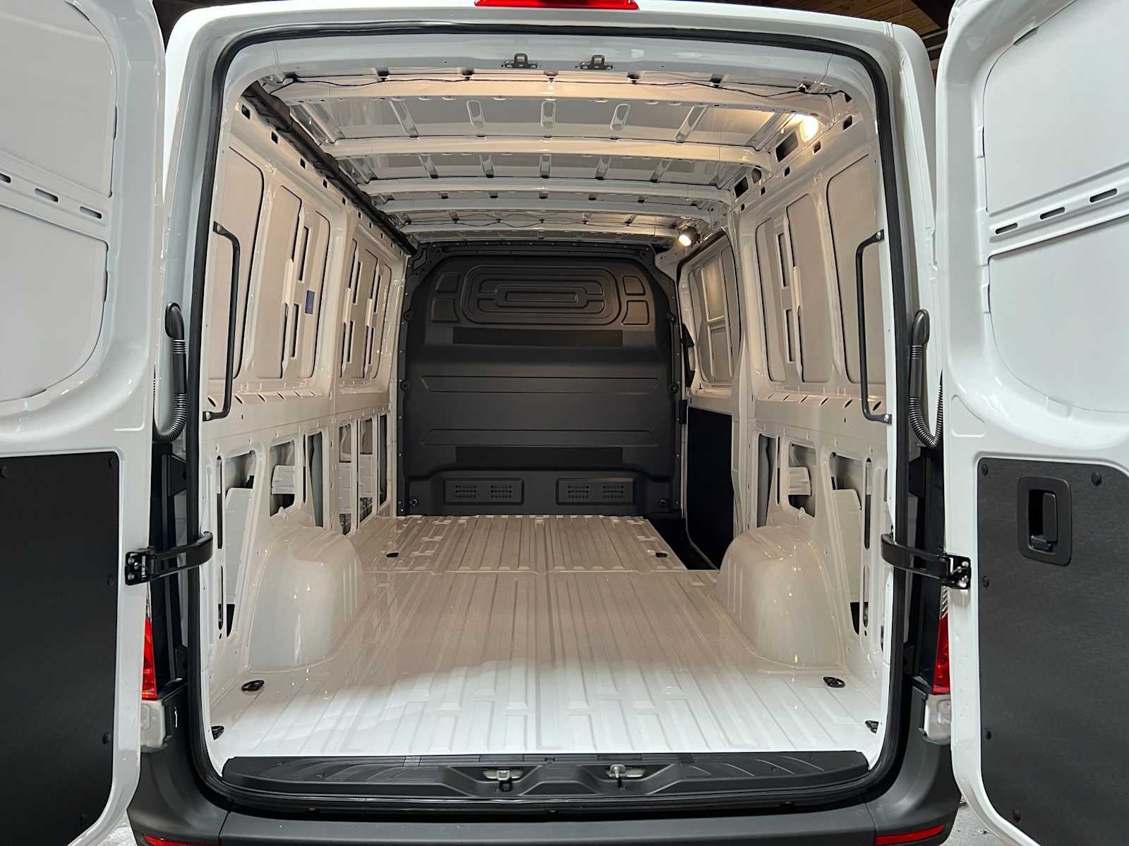 2025 Mercedes-Benz Sprinter Cargo Van 2500 Standard Roof I4 Diesel HO 144" RWD