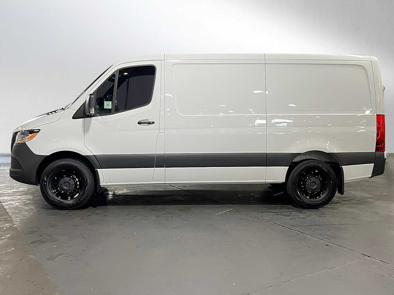 2025 Mercedes-Benz Sprinter Cargo Van 2500 Standard Roof I4 Diesel HO 144" RWD