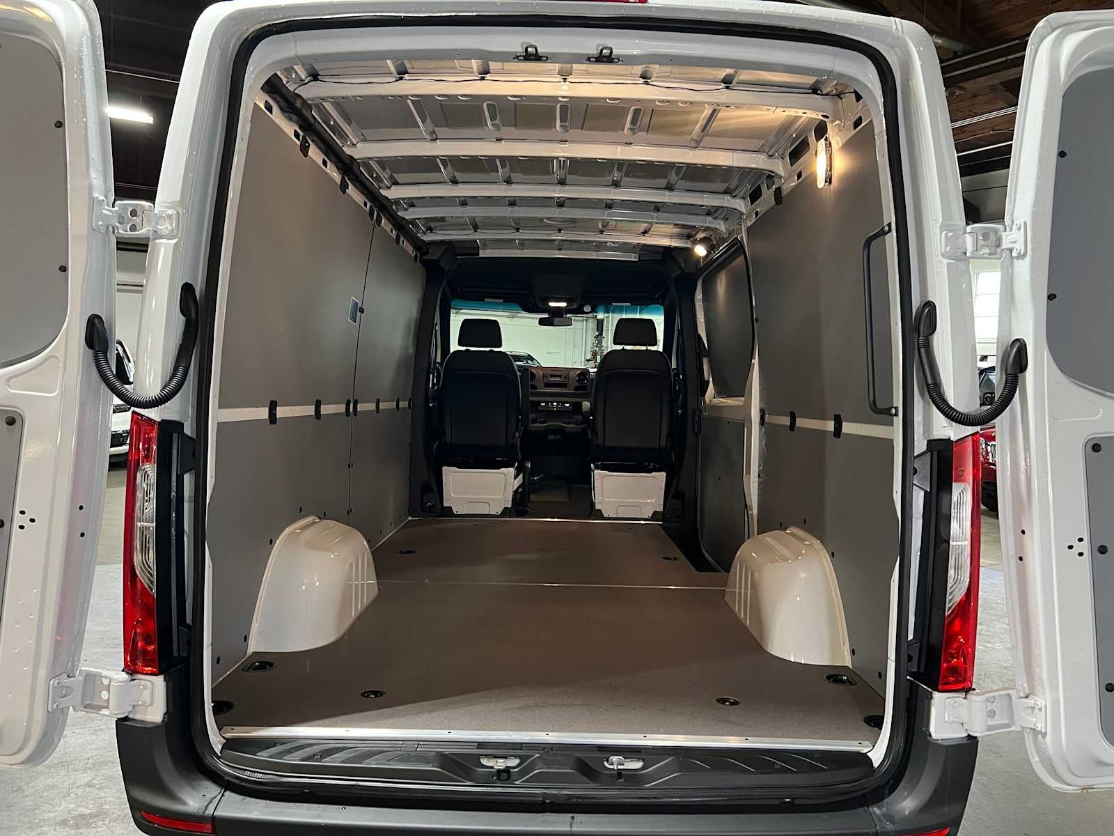 2025 Mercedes-Benz Sprinter Cargo Van 2500 Standard Roof I4 Diesel HO 144" RWD