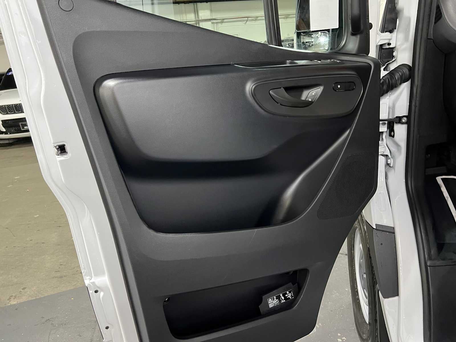 2025 Mercedes-Benz Sprinter Cargo Van 2500 Standard Roof I4 Diesel HO 144" RWD