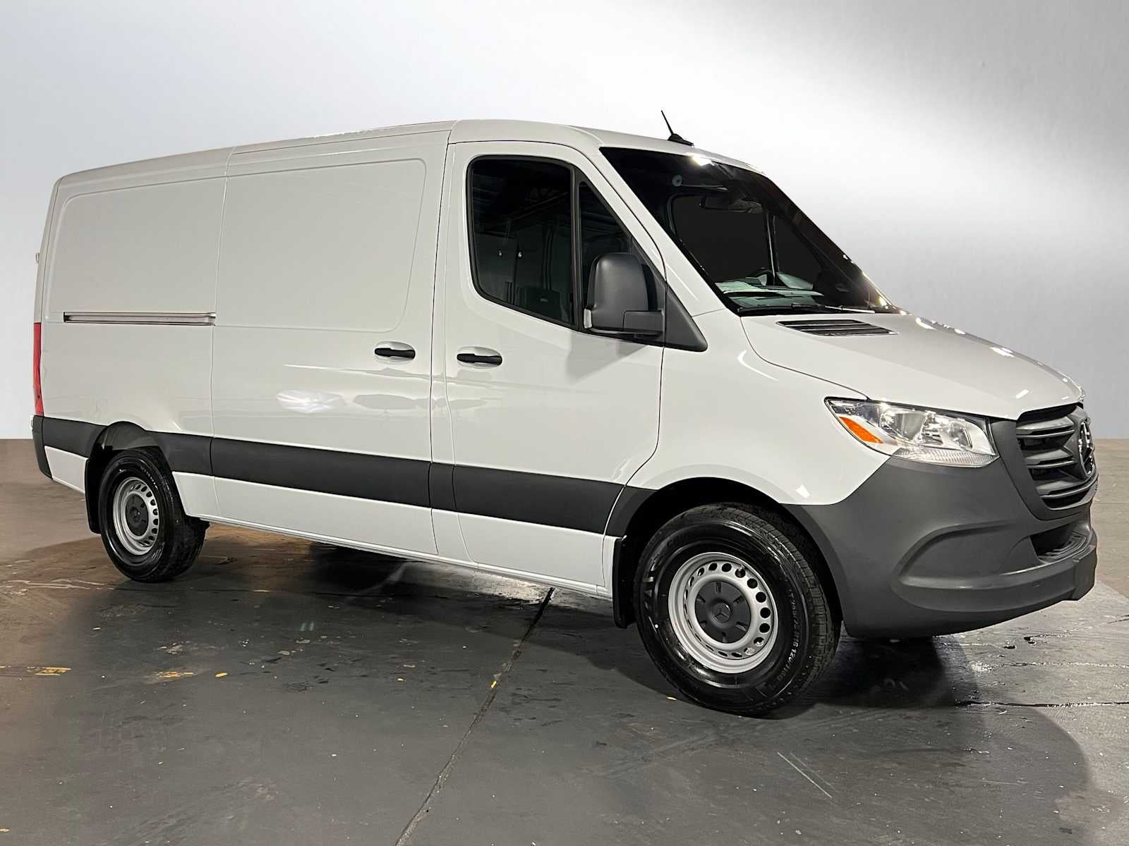 2025 Mercedes-Benz Sprinter Cargo Van 2500 Standard Roof I4 Diesel HO 144" RWD