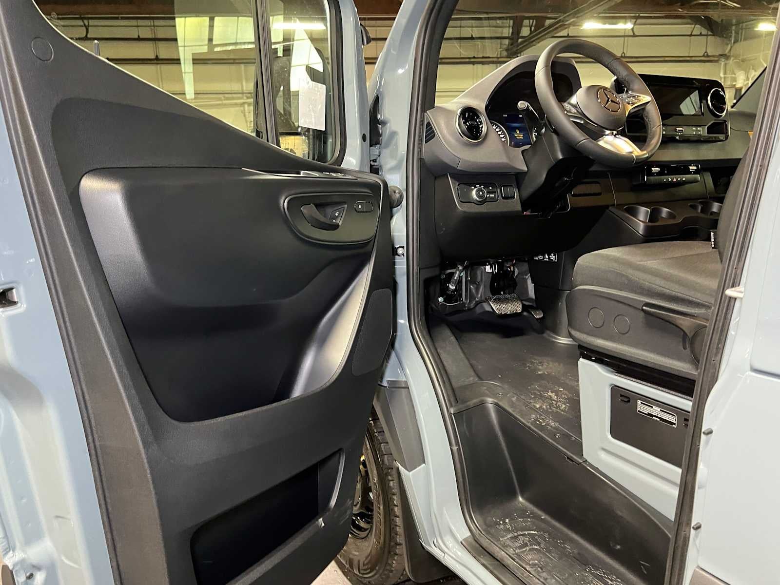 2026 Mercedes-Benz Sprinter Cargo 2500 Standard Roof I4 Diesel HO 144 RWD