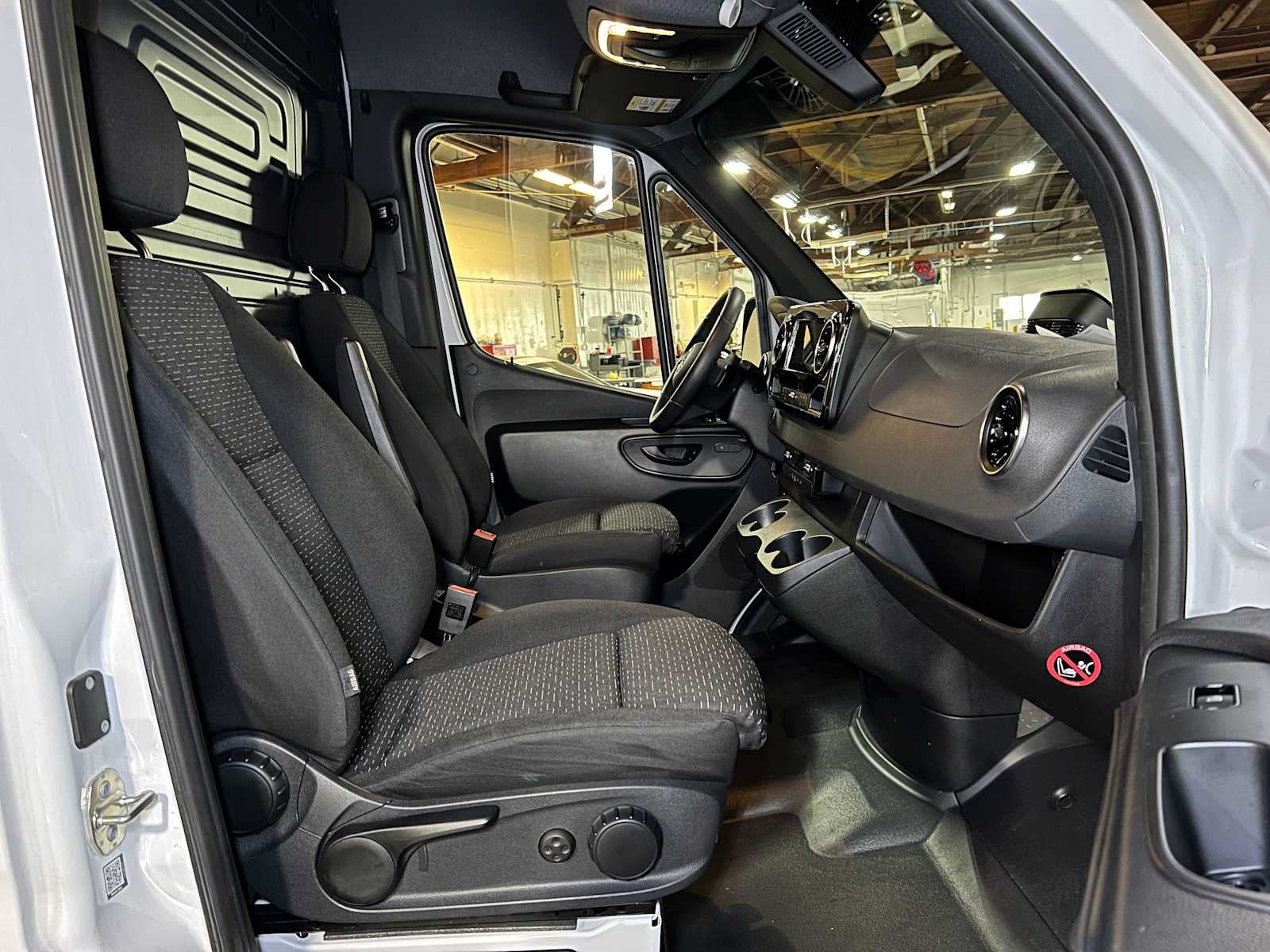 2025 Mercedes-Benz Sprinter Cargo Van 2500 Standard Roof I4 Diesel HO 144" RWD