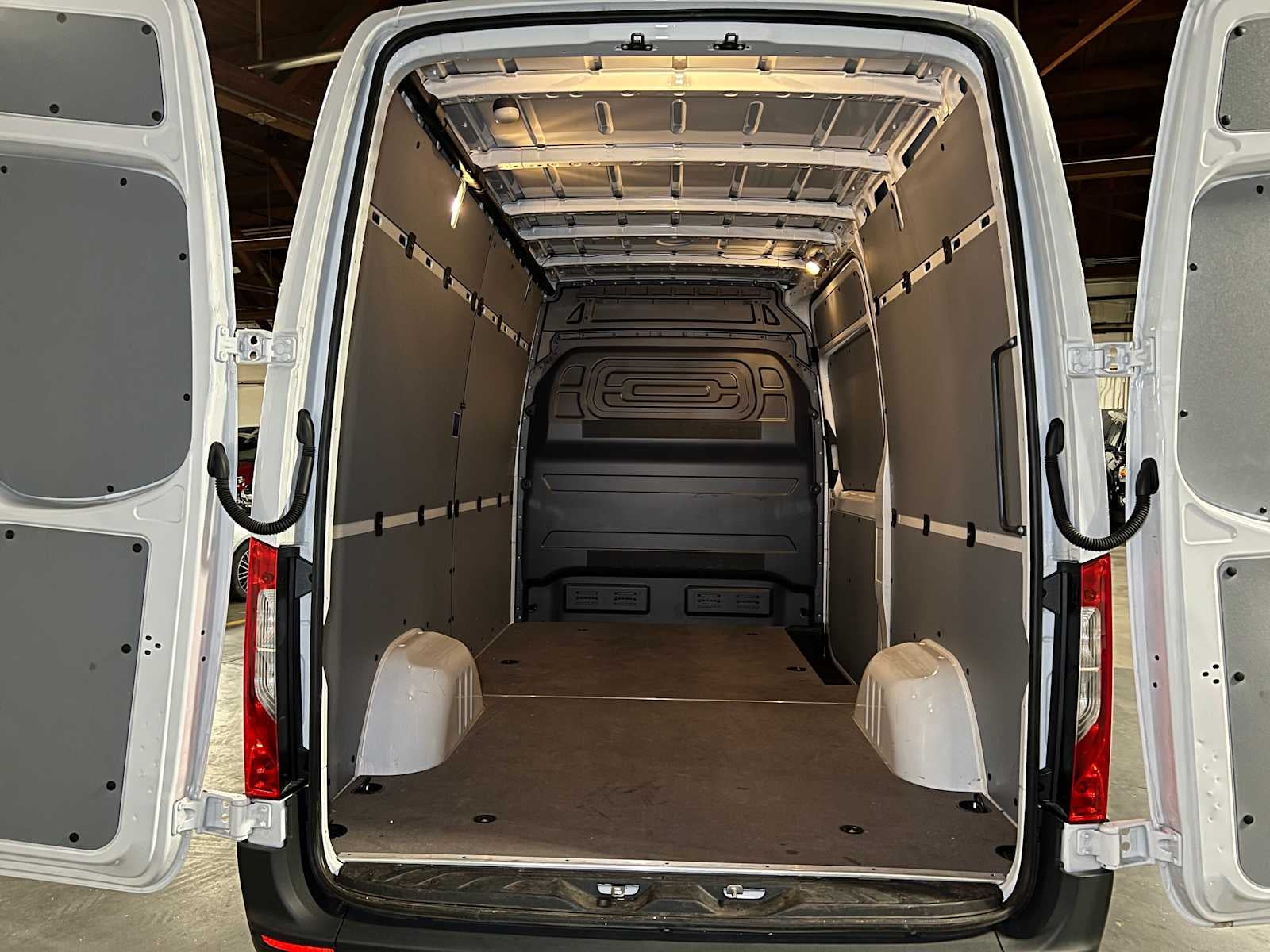 2025 Mercedes-Benz Sprinter Cargo Van 2500 Standard Roof I4 Diesel HO 144" RWD