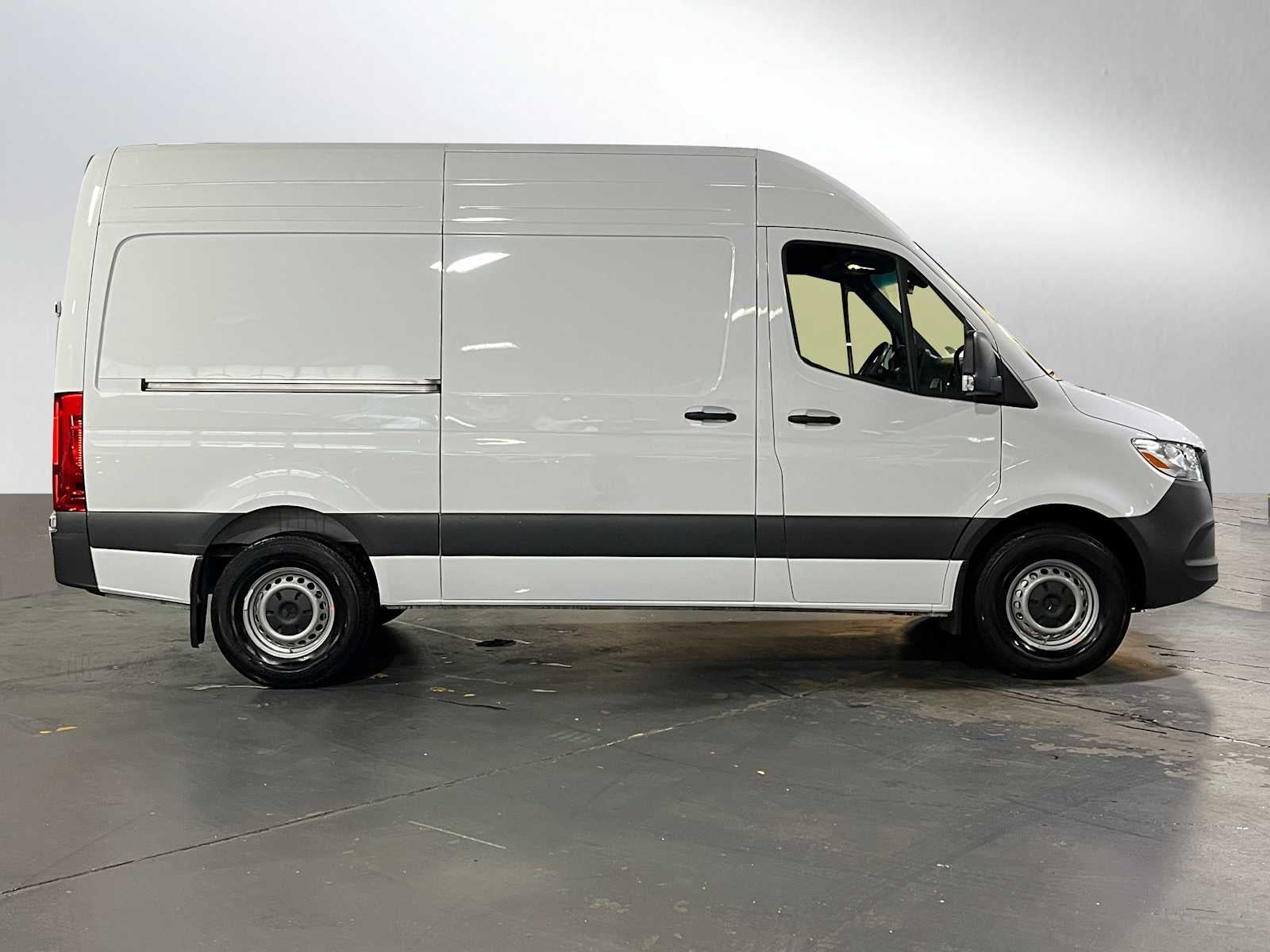 2025 Mercedes-Benz Sprinter Cargo Van 2500 Standard Roof I4 Diesel HO 144" RWD