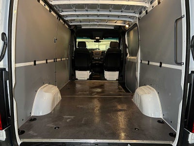 2025 Mercedes-Benz Sprinter Cargo Van 2500 Standard Roof I4 Diesel HO 144" RWD
