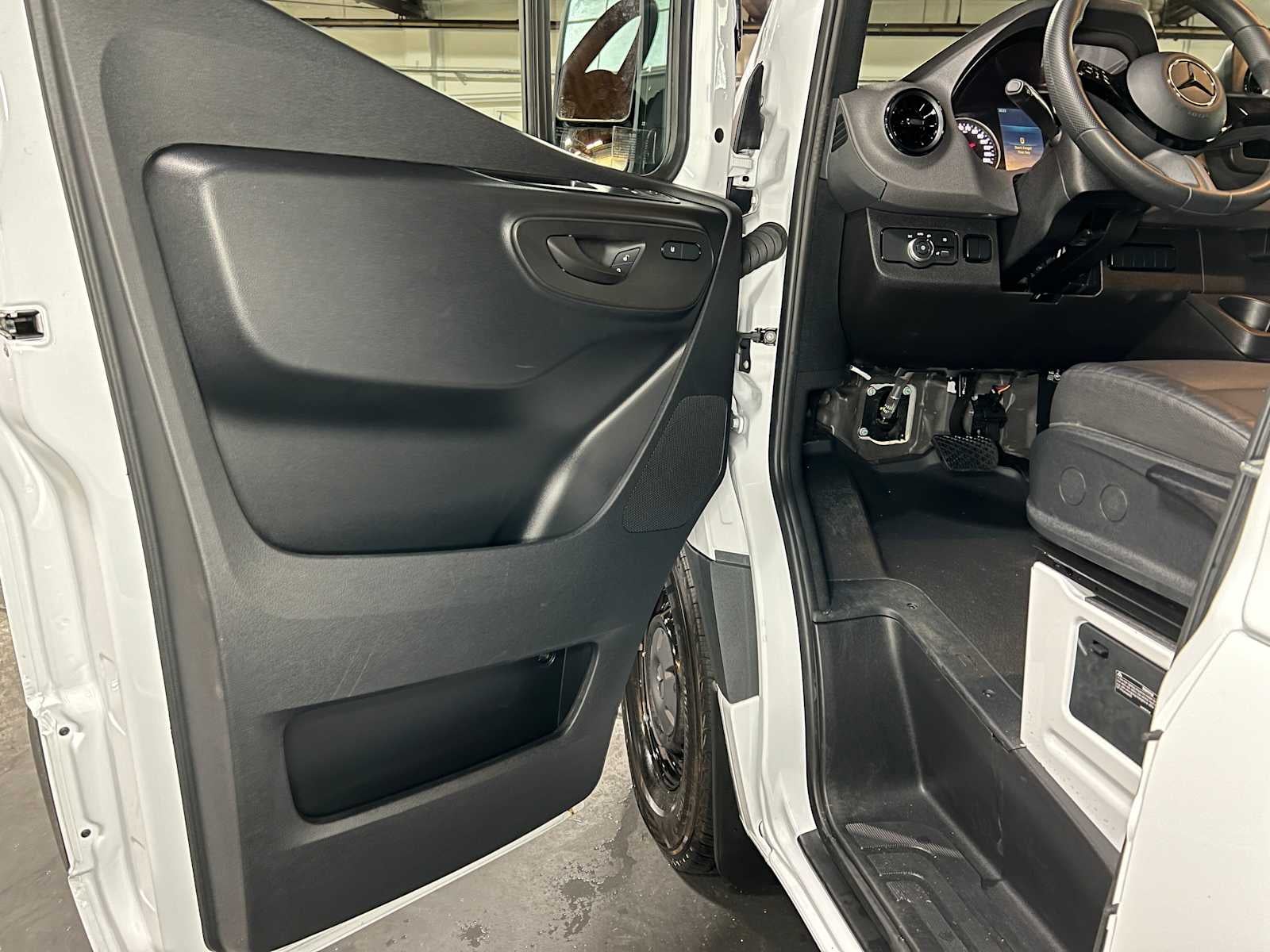 2025 Mercedes-Benz Sprinter Cargo Van 2500 Standard Roof I4 Diesel HO 144 RWD