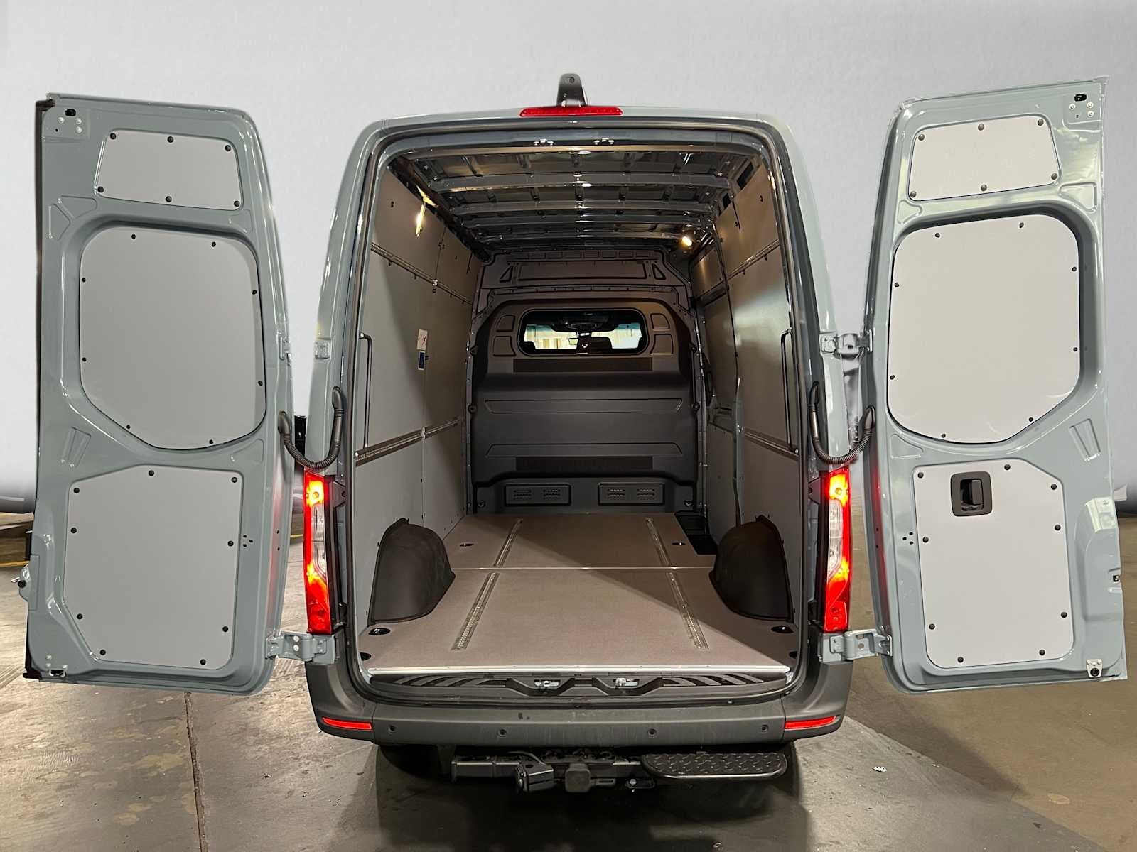2026 Mercedes-Benz Sprinter Cargo 2500 Standard Roof I4 Diesel HO 144 RWD