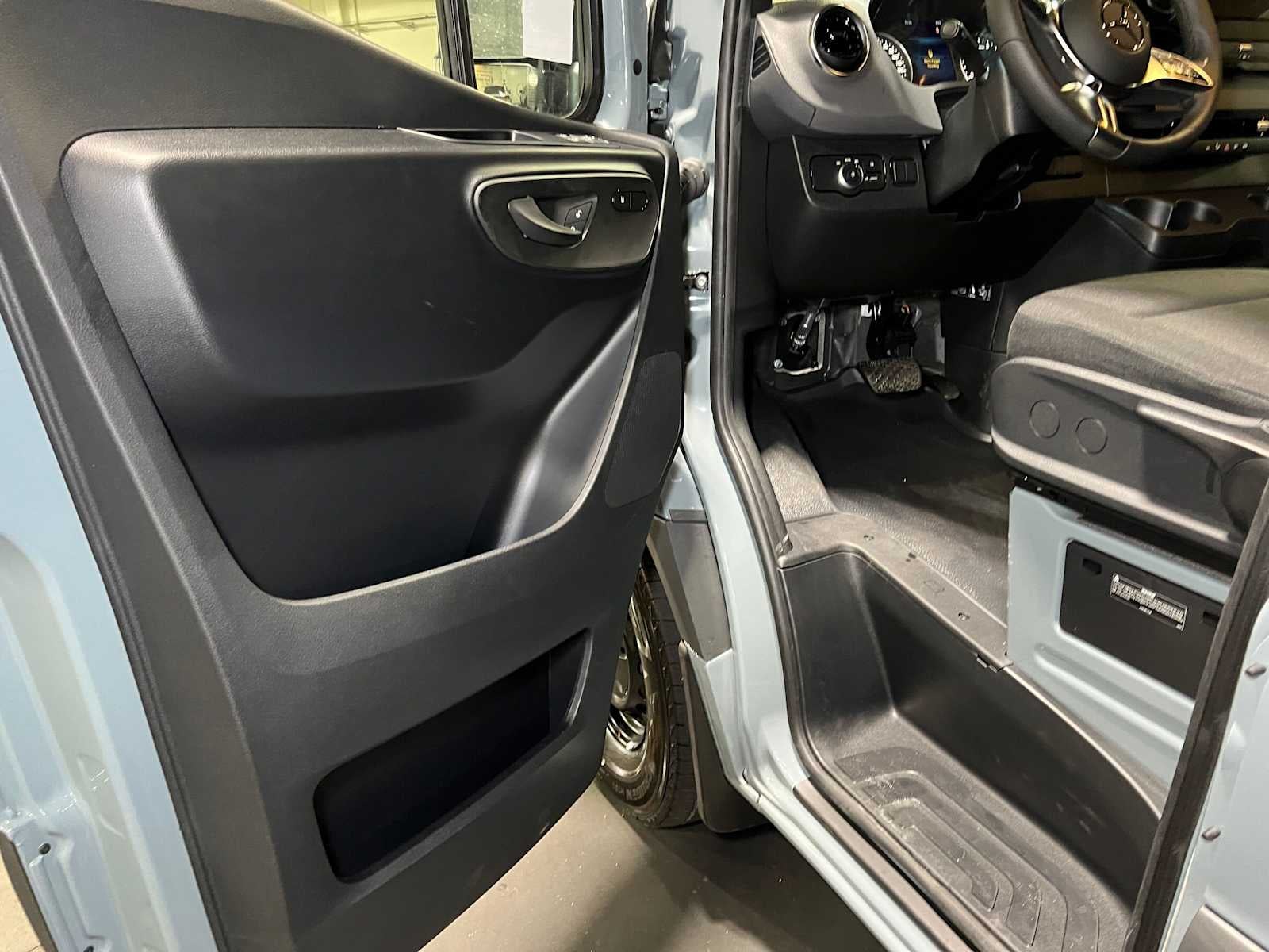 2026 Mercedes-Benz Sprinter Cargo 2500 Standard Roof I4 Diesel HO 144 RWD