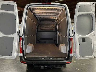 2025 Mercedes-Benz Sprinter Cargo Van 2500 Standard Roof I4 Diesel HO 144" RWD
