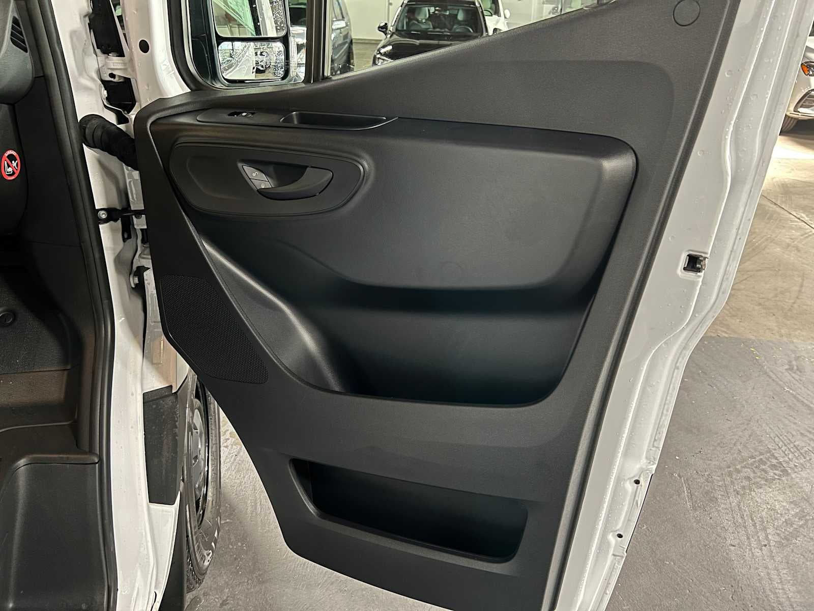 2025 Mercedes-Benz Sprinter Cargo Van 2500 Standard Roof I4 Diesel HO 144" RWD