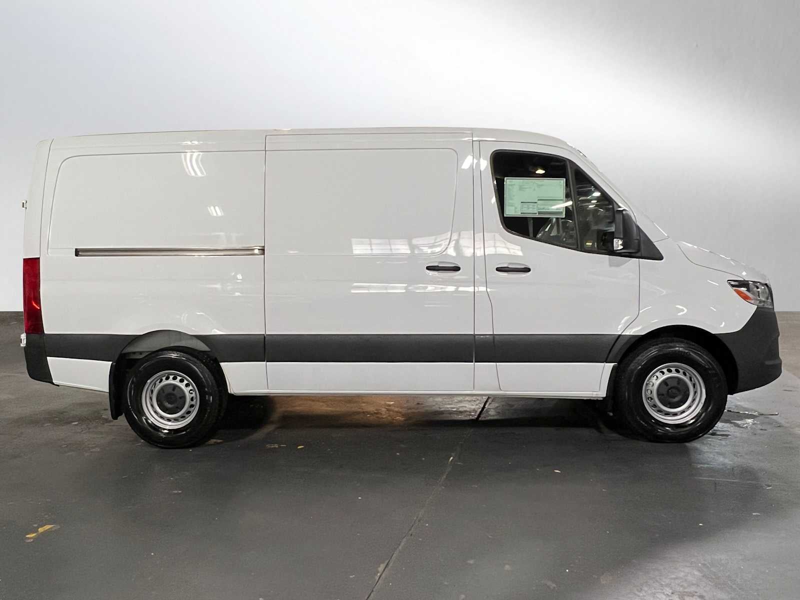 2025 Mercedes-Benz Sprinter Cargo Van 2500 Standard Roof I4 Diesel HO 144" RWD