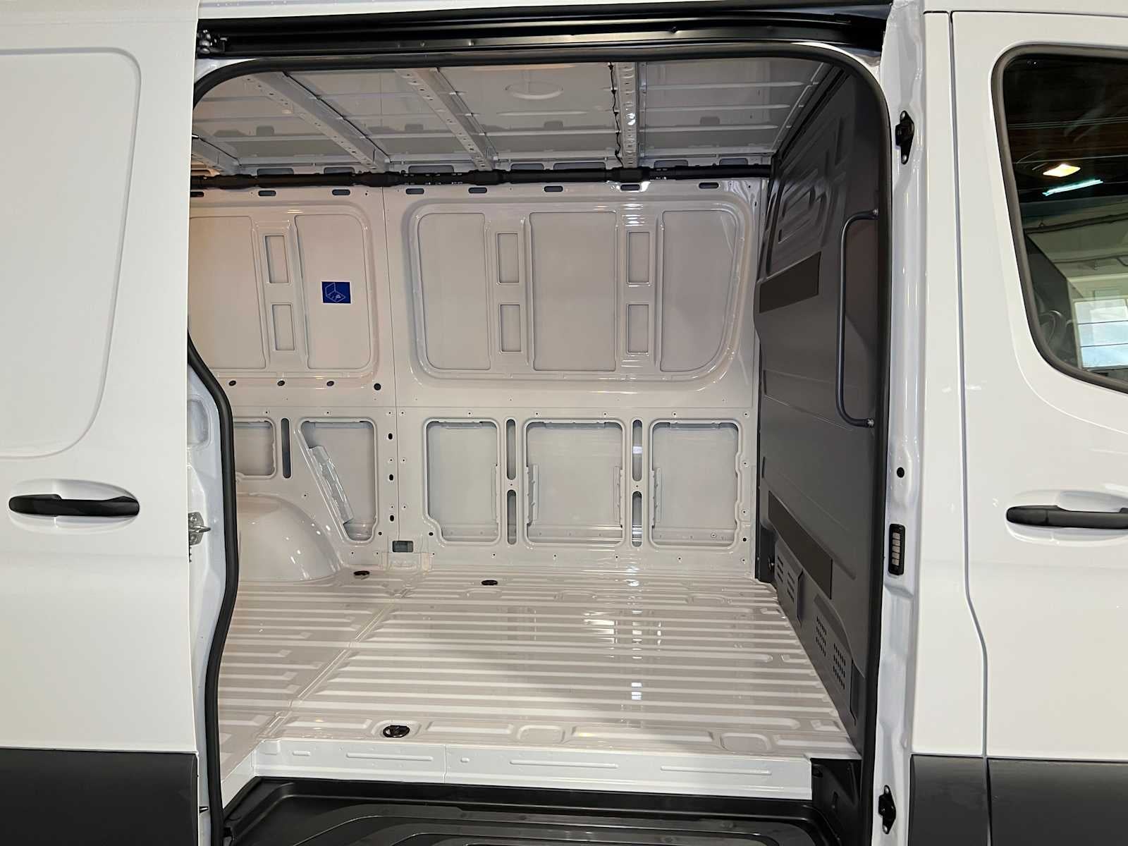 2025 Mercedes-Benz Sprinter Cargo Van 2500 Standard Roof I4 Diesel HO 144" RWD