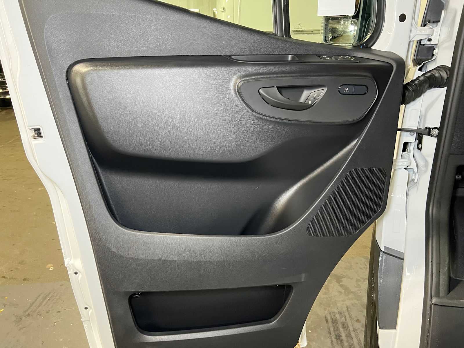 2025 Mercedes-Benz Sprinter Cargo Van 2500 Standard Roof I4 Diesel HO 144" RWD