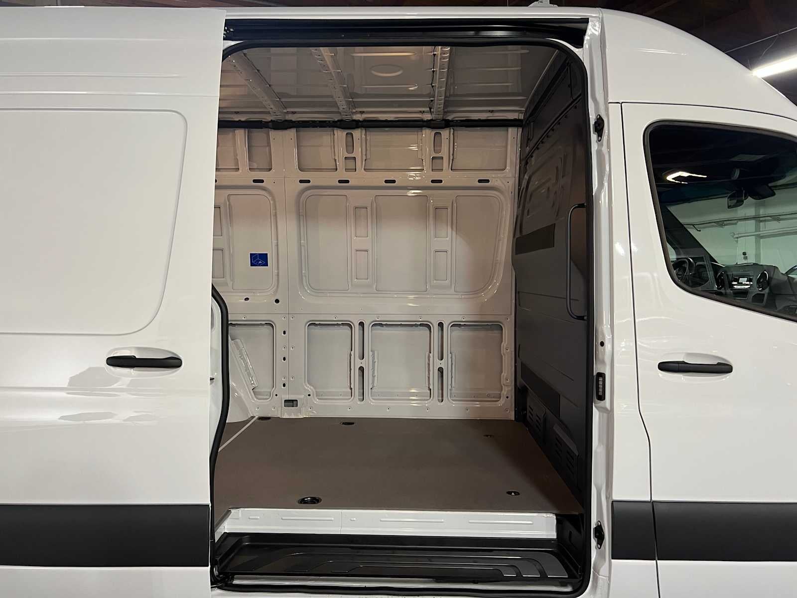 2025 Mercedes-Benz Sprinter Cargo Van 2500 Standard Roof I4 Diesel HO 144" RWD