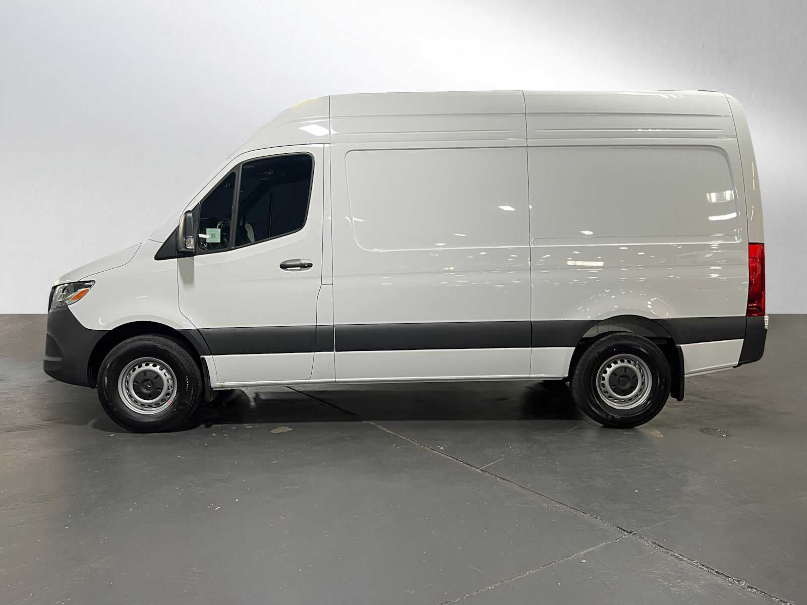 2025 Mercedes-Benz Sprinter Cargo Van 2500 Standard Roof I4 Diesel HO 144" RWD