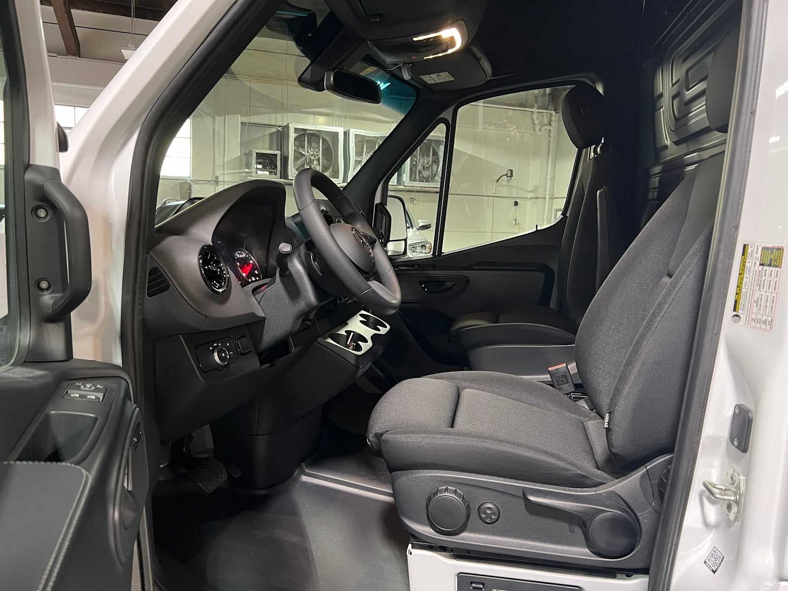 2025 Mercedes-Benz Sprinter Cargo Van 2500 Standard Roof I4 Diesel HO 144" RWD