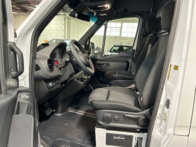 2025 Mercedes-Benz Sprinter Cargo Van 2500 Standard Roof I4 Diesel HO 144" RWD